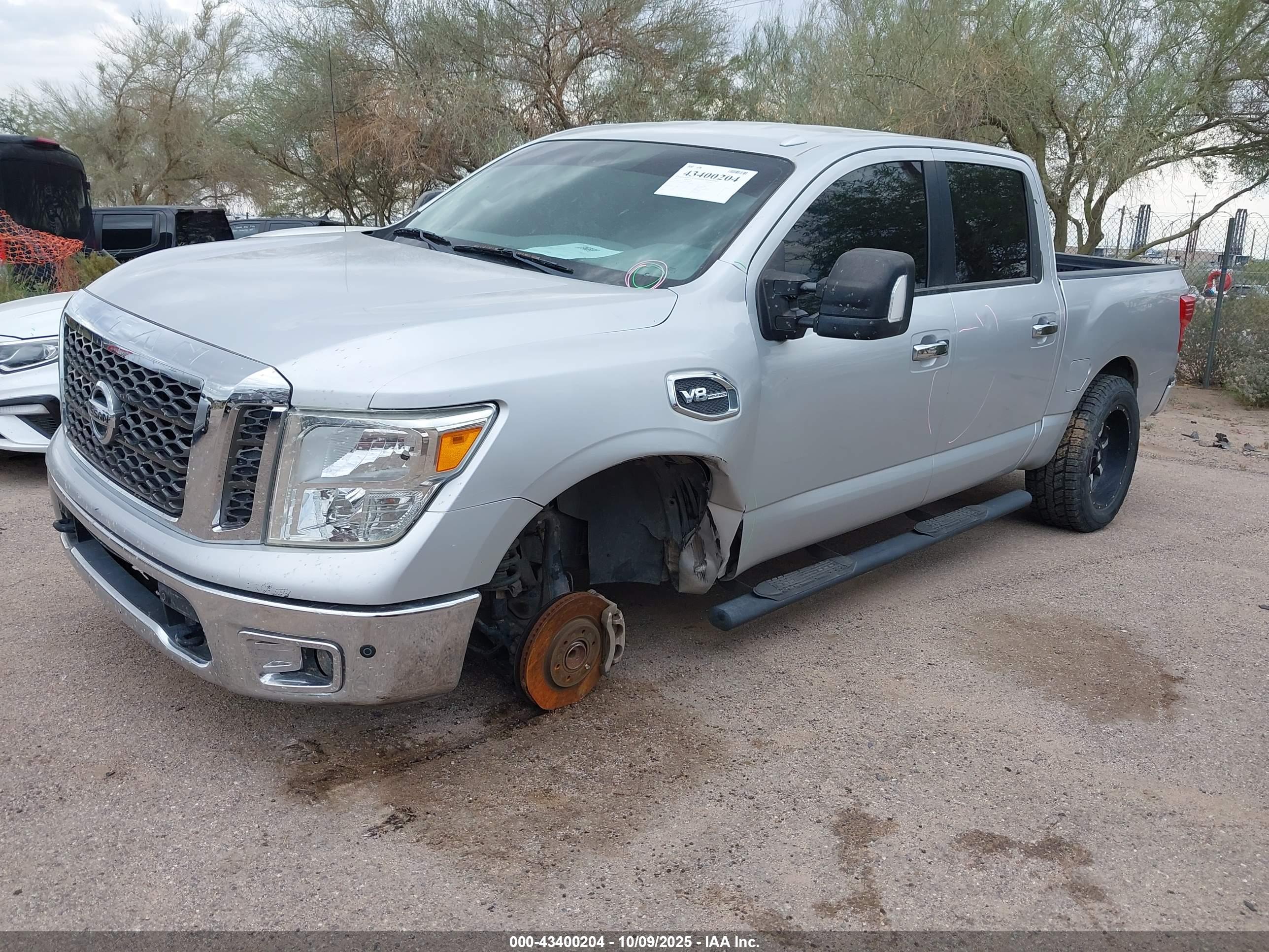 NISSAN TITAN image 2