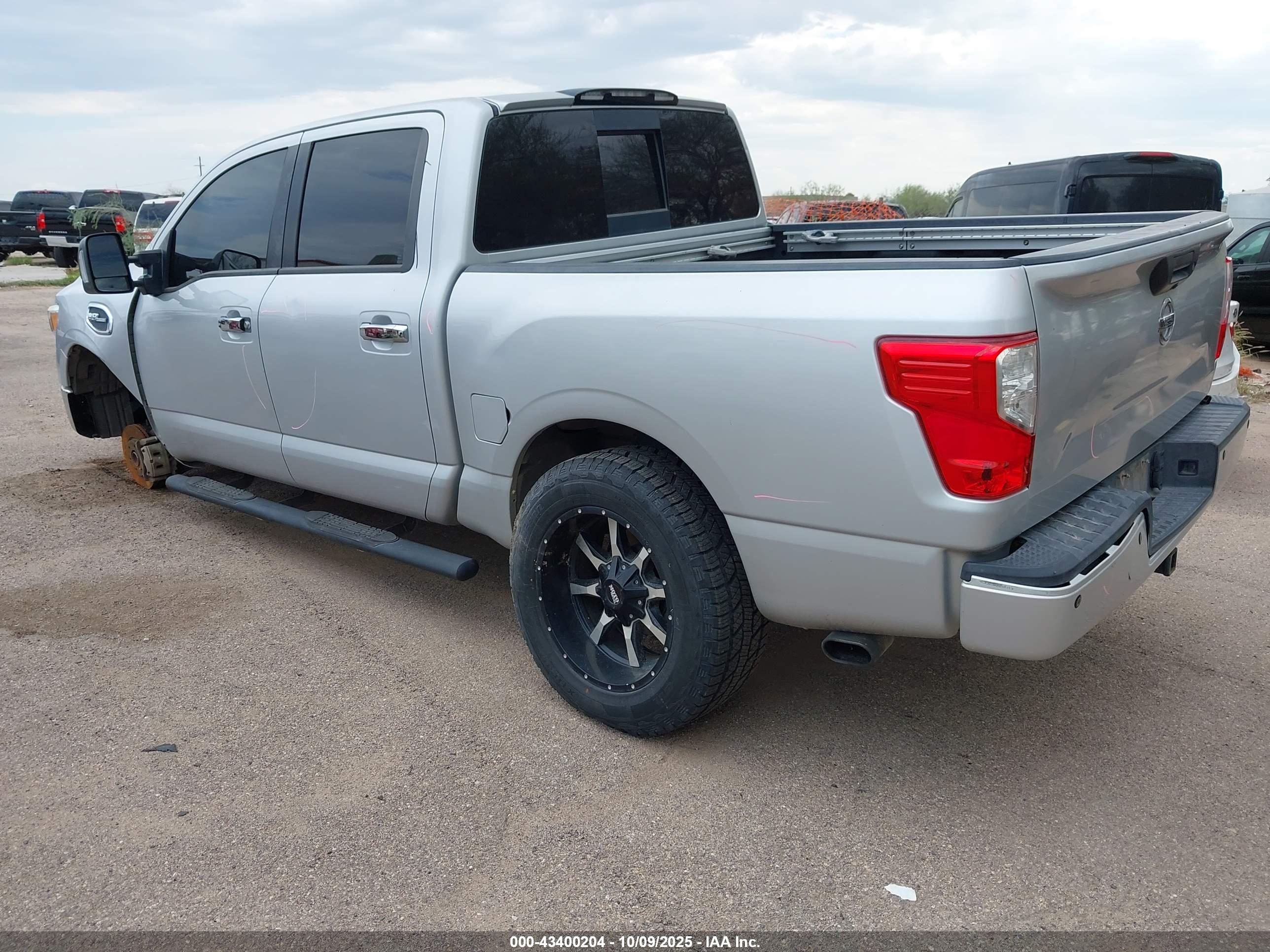 NISSAN TITAN image 3