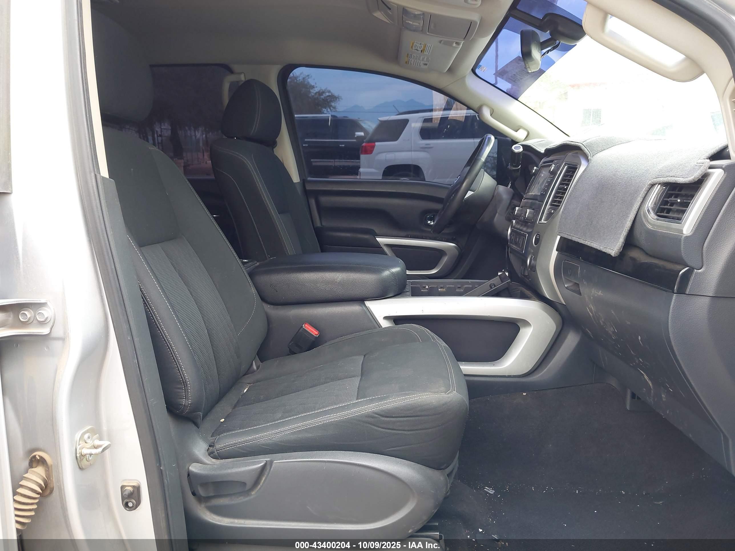 NISSAN TITAN image 5