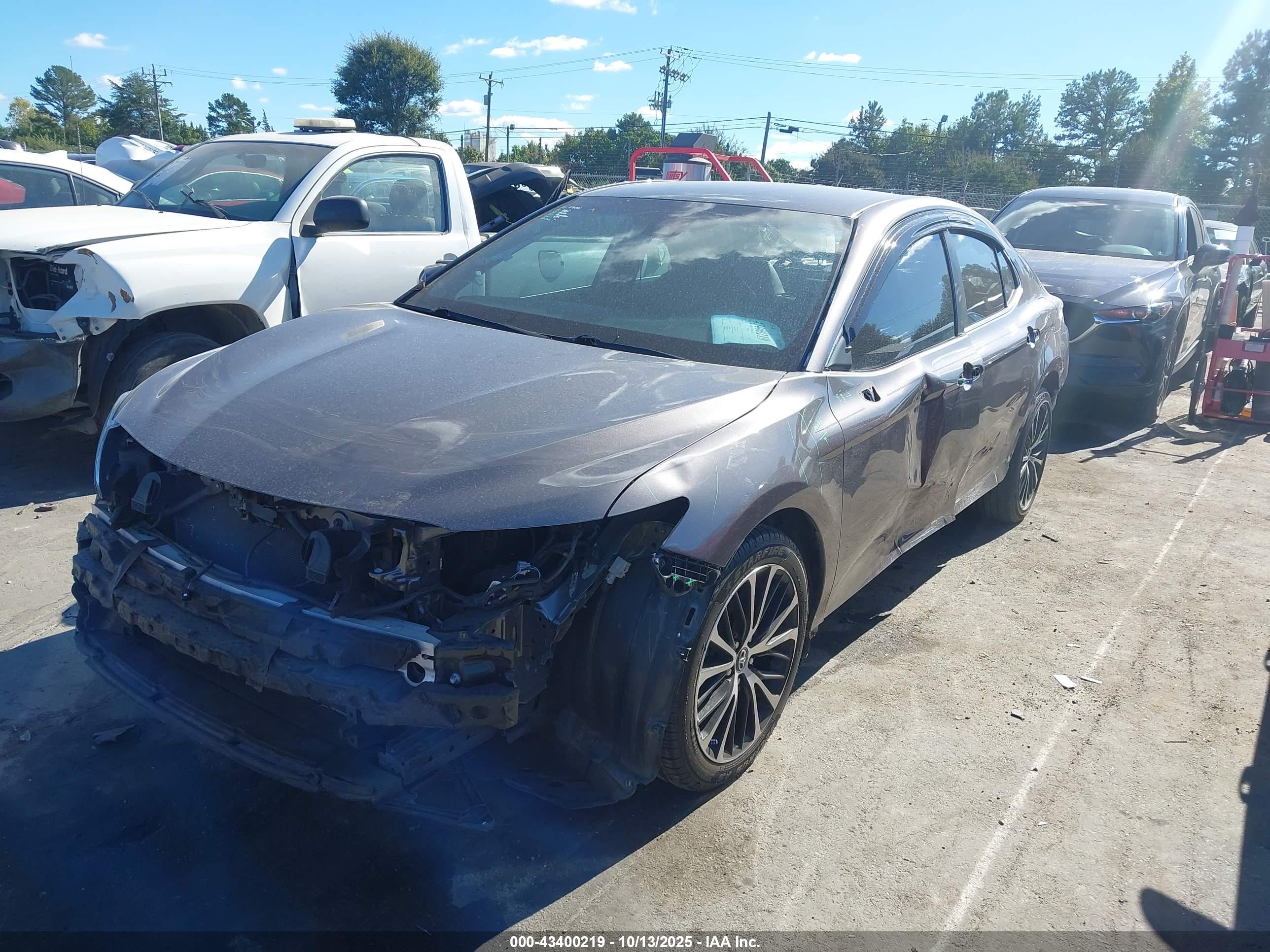 TOYOTA CAMRY image 2