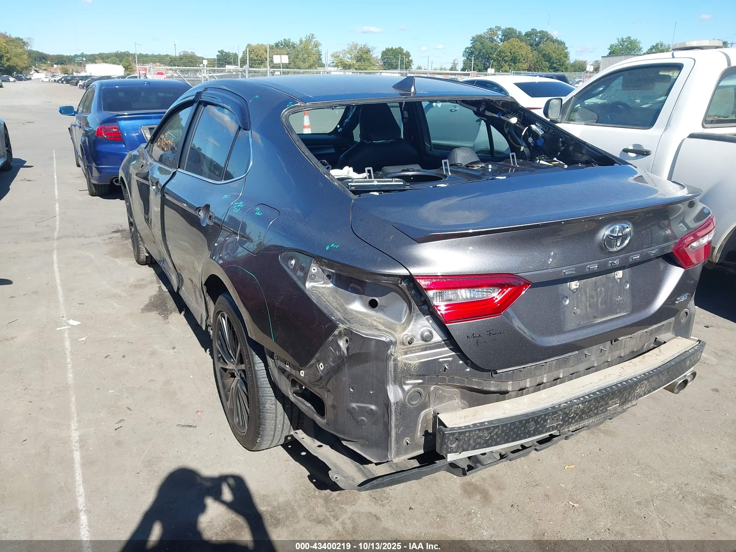 TOYOTA CAMRY image 3