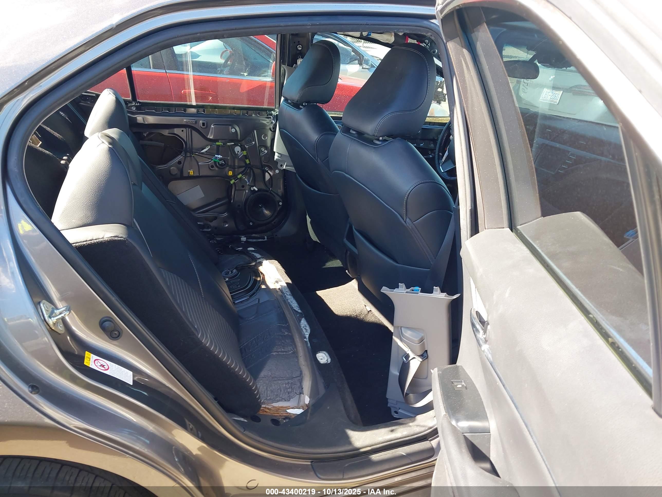 TOYOTA CAMRY image 8