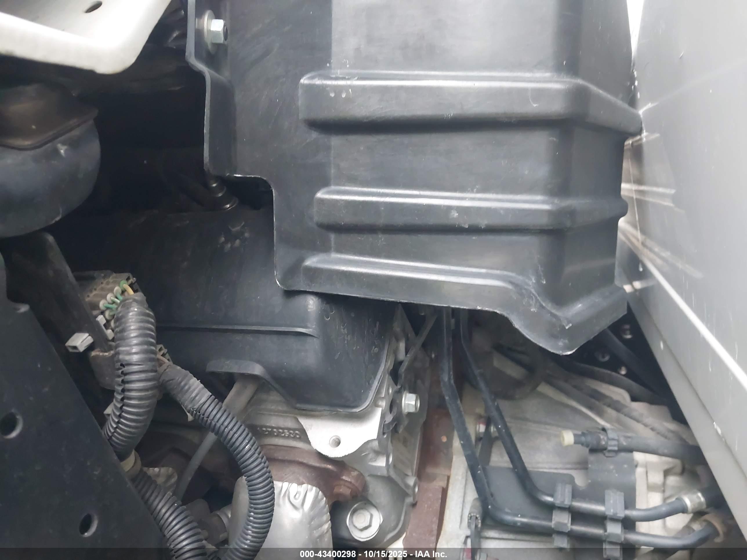 ISUZU NPR image 10