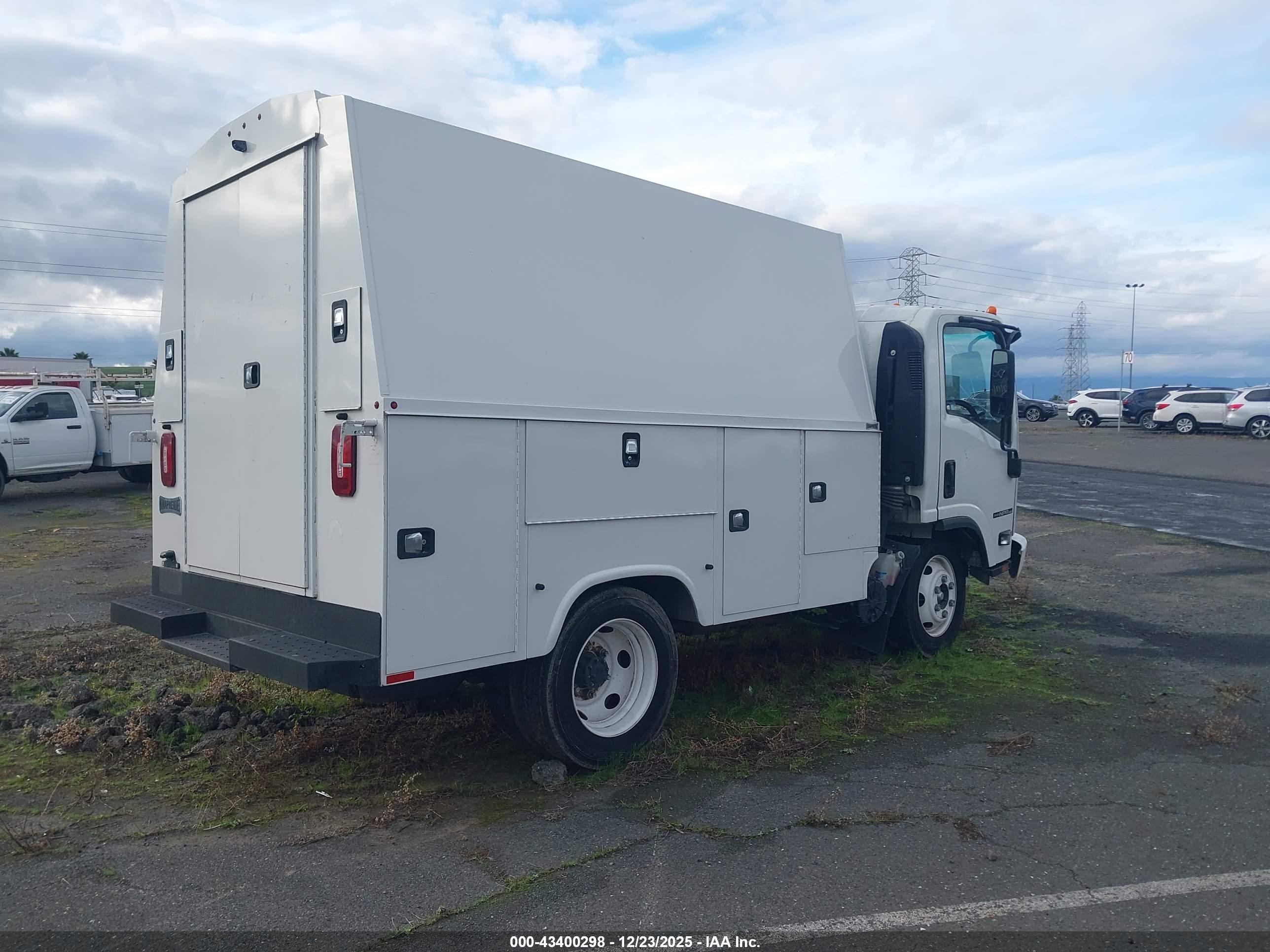 ISUZU NPR image 4