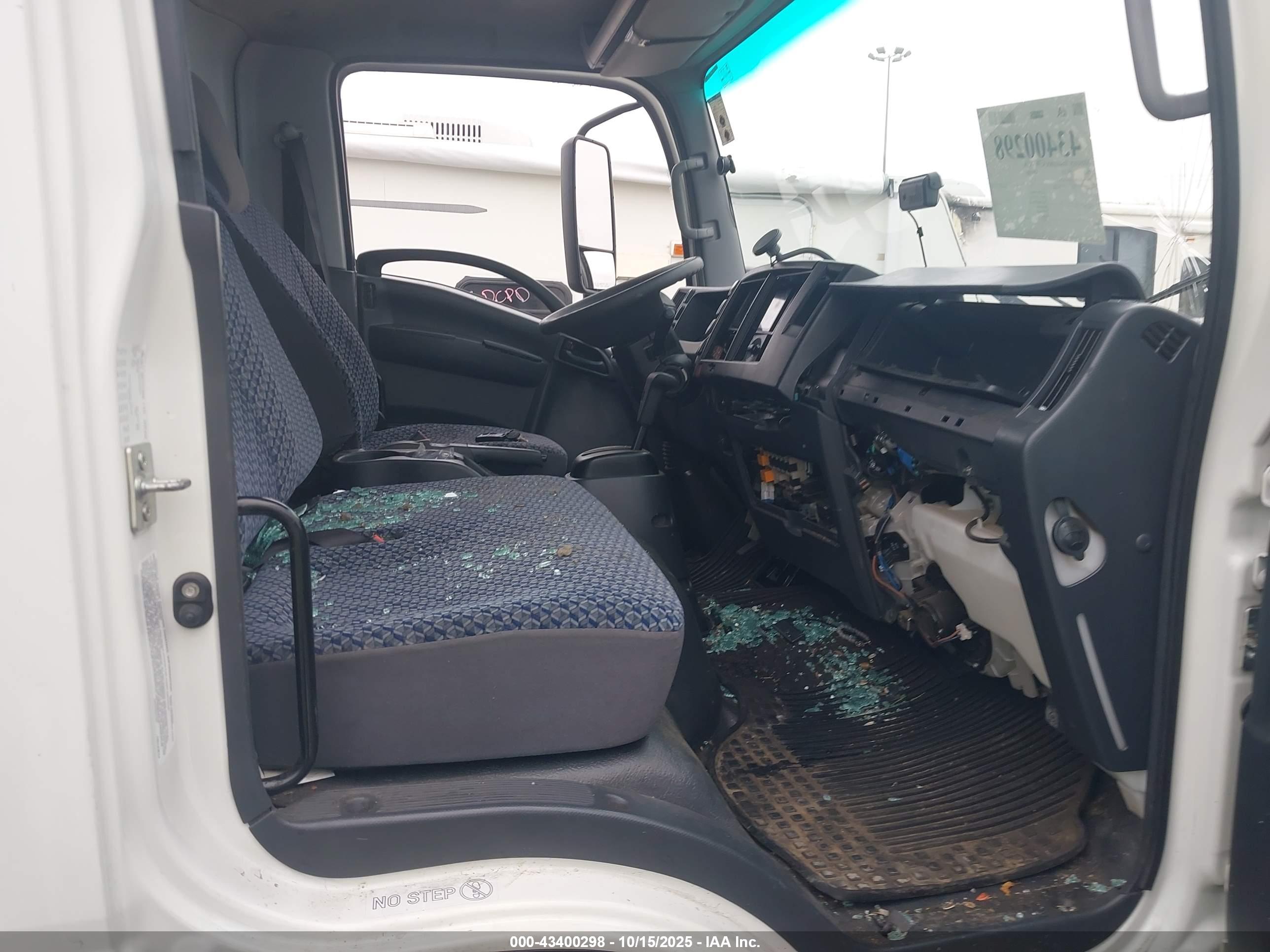ISUZU NPR image 5