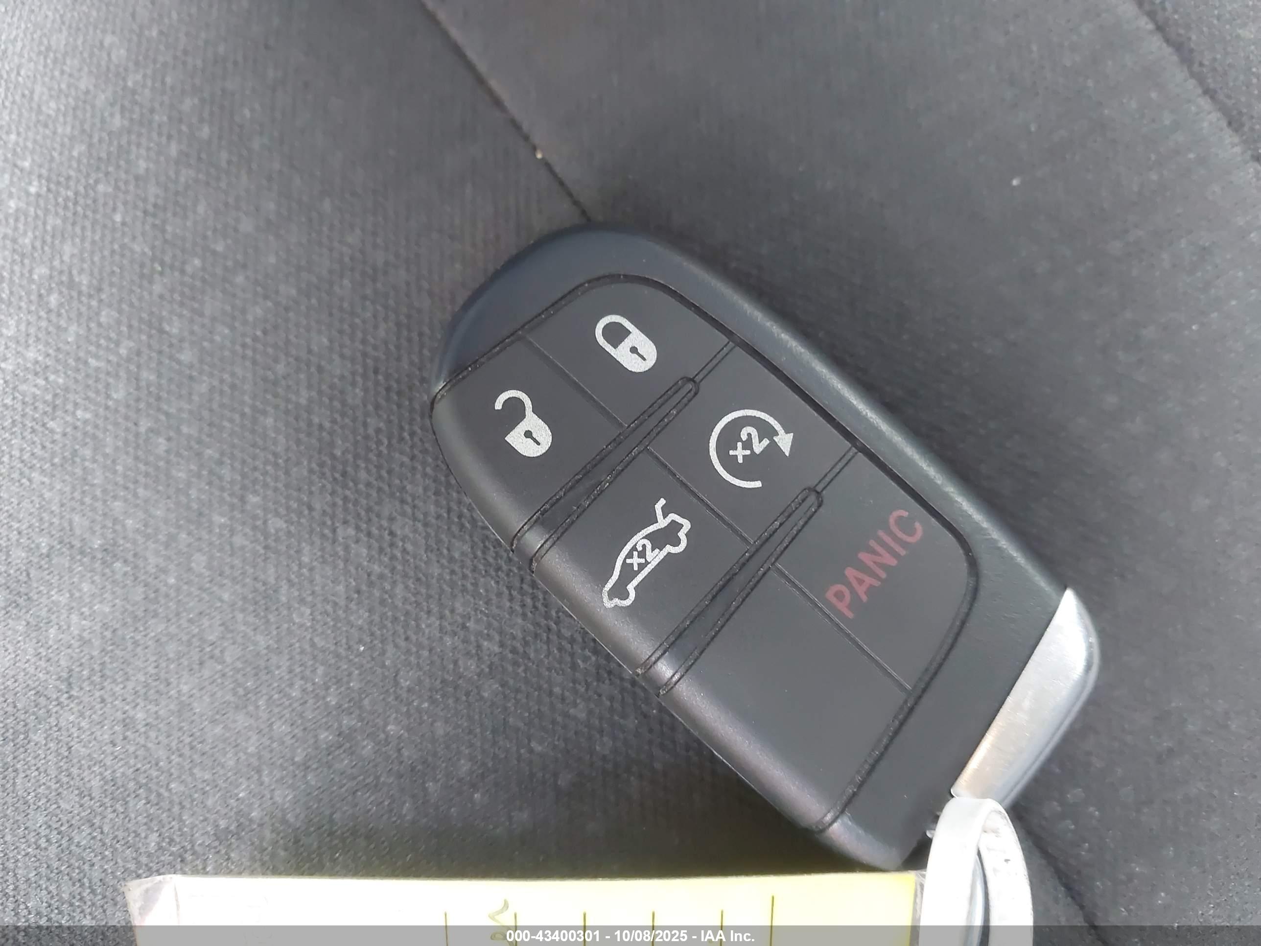 CHRYSLER 200 image 11