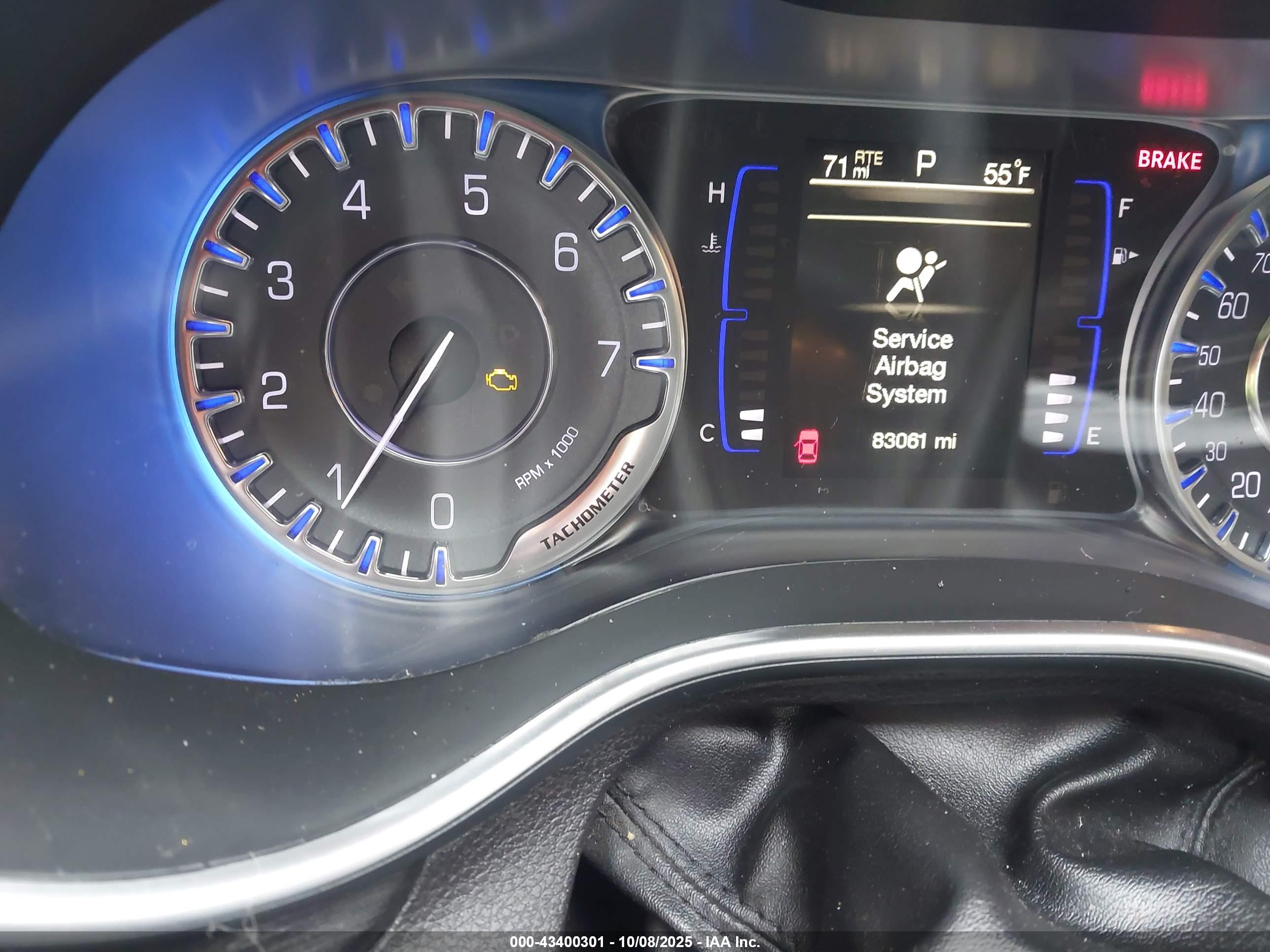 CHRYSLER 200 image 7