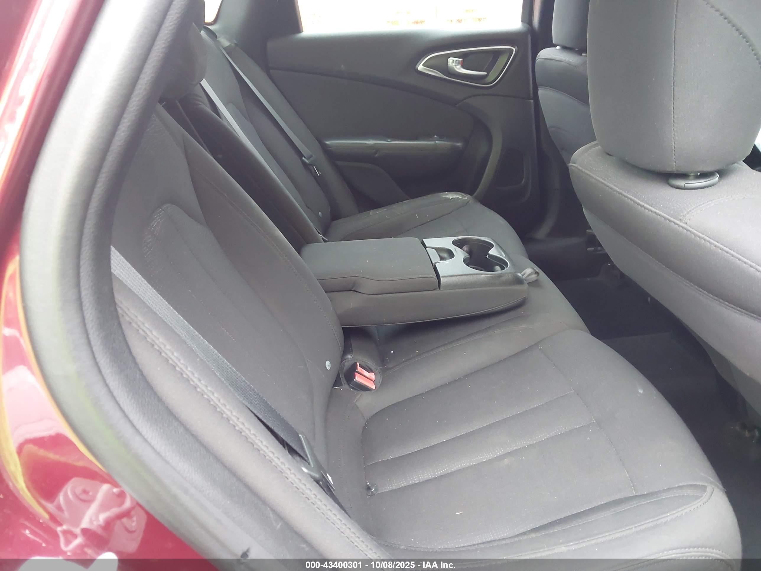 CHRYSLER 200 image 8