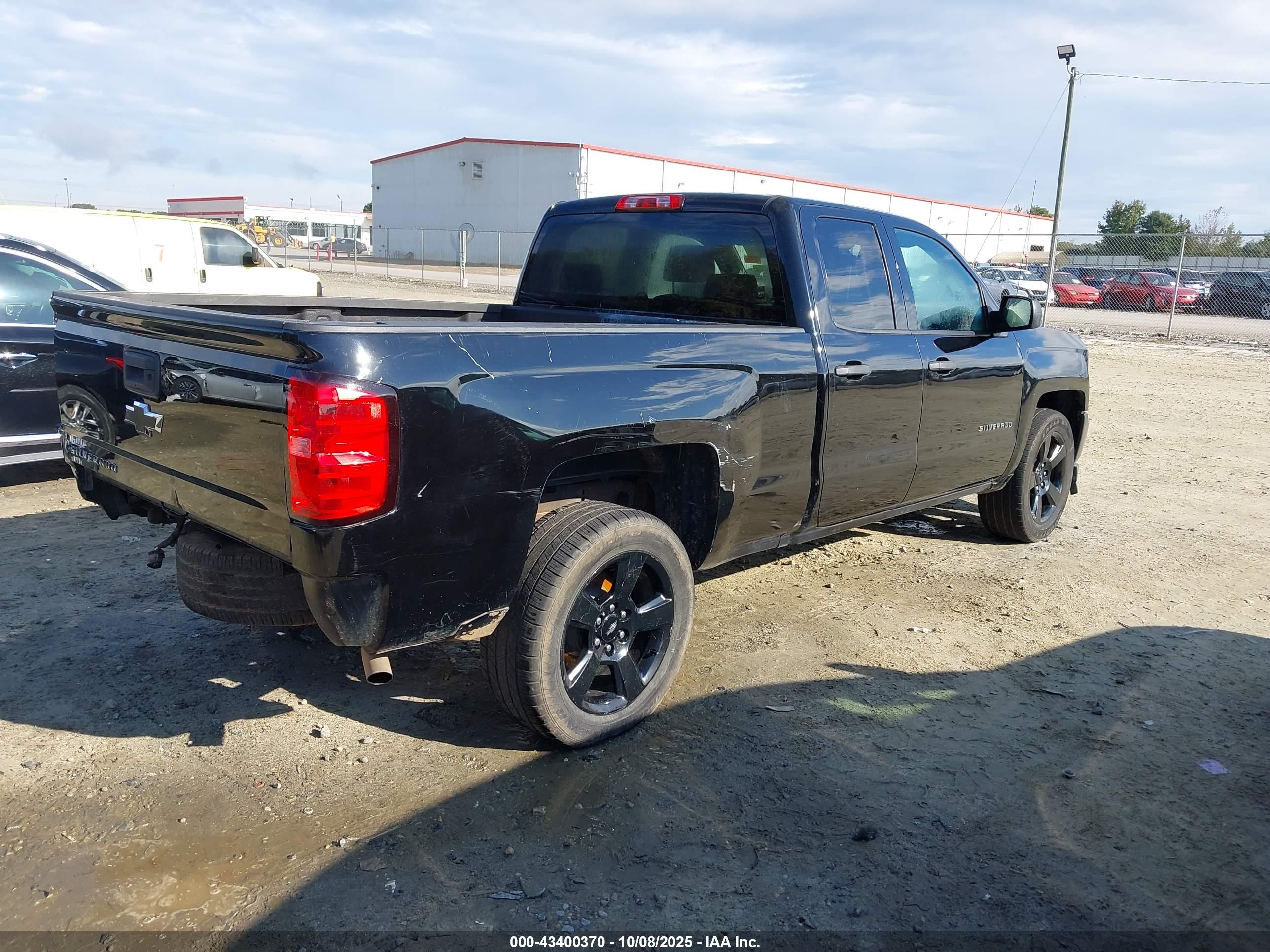 CHEVROLET SILVERADO image 4