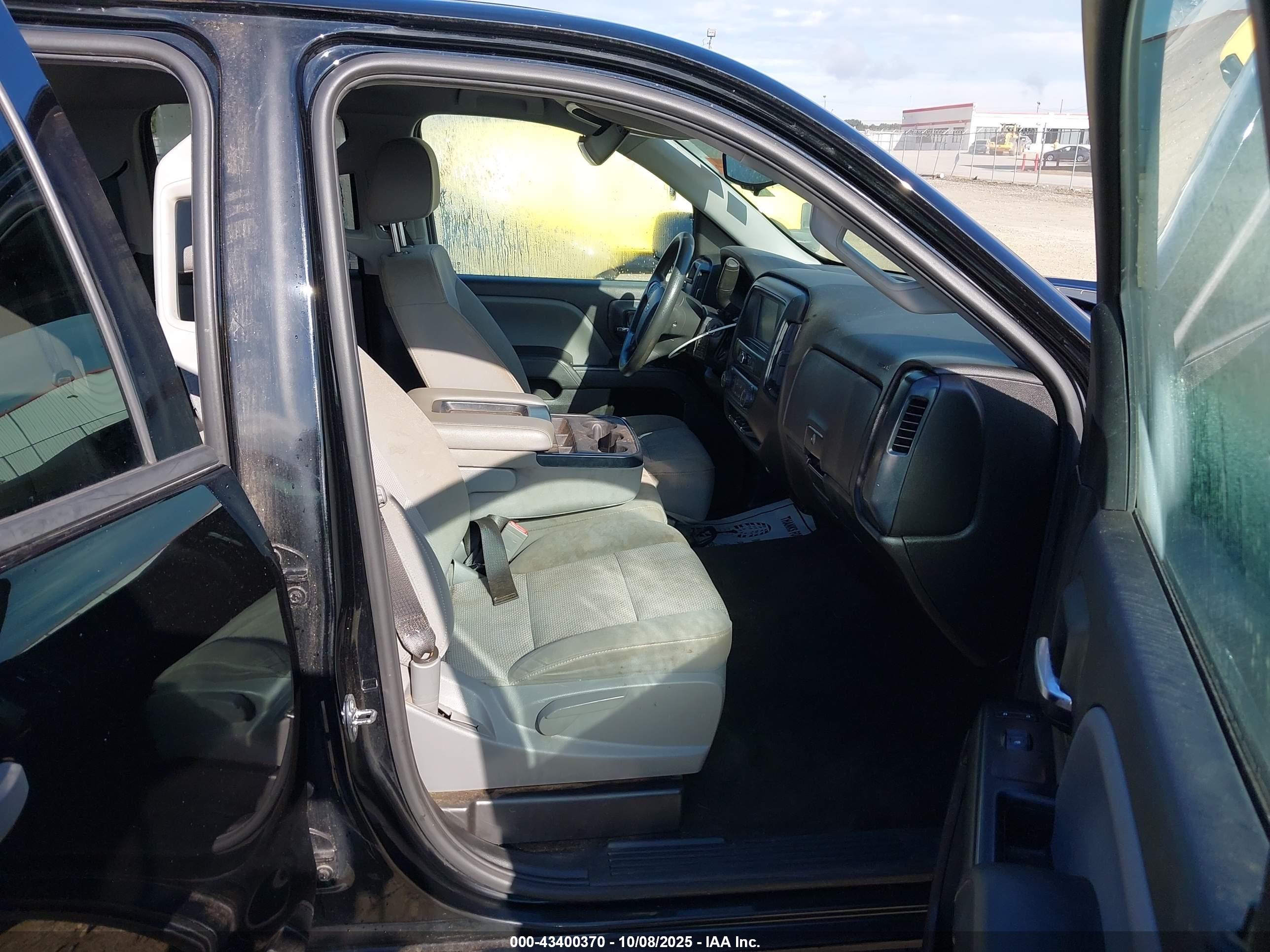 CHEVROLET SILVERADO image 5