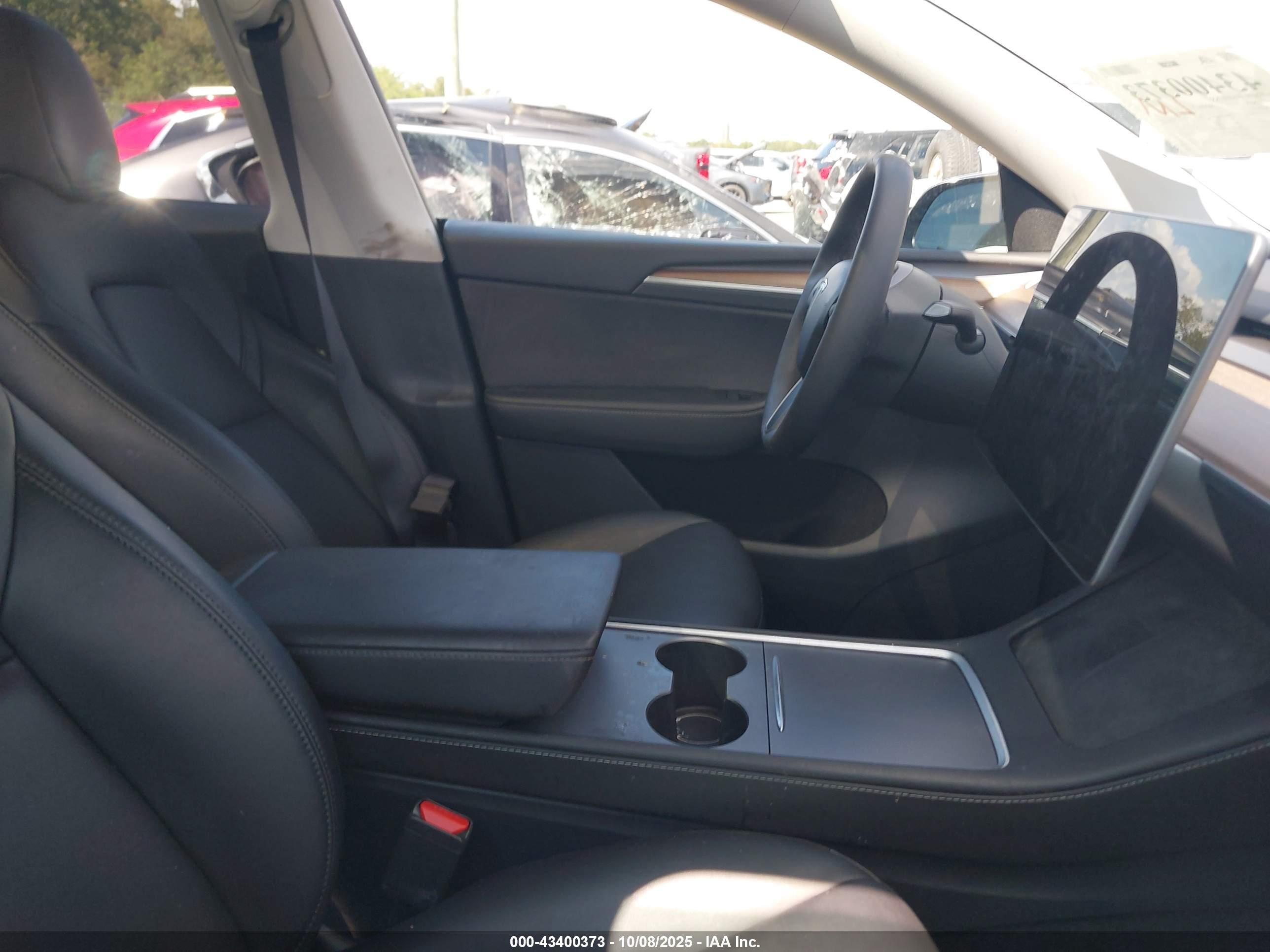 TESLA MODEL image 5