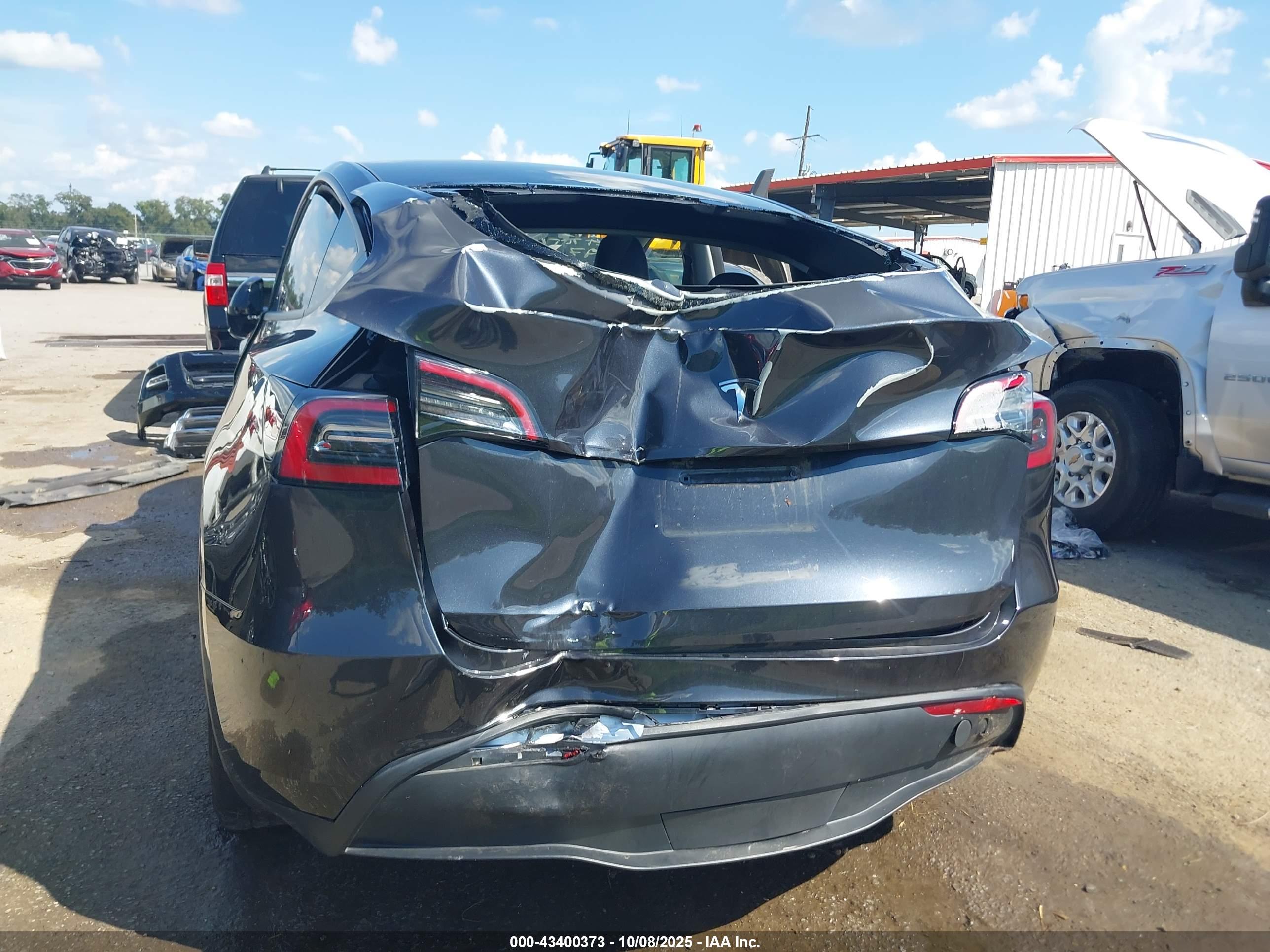 TESLA MODEL image 6