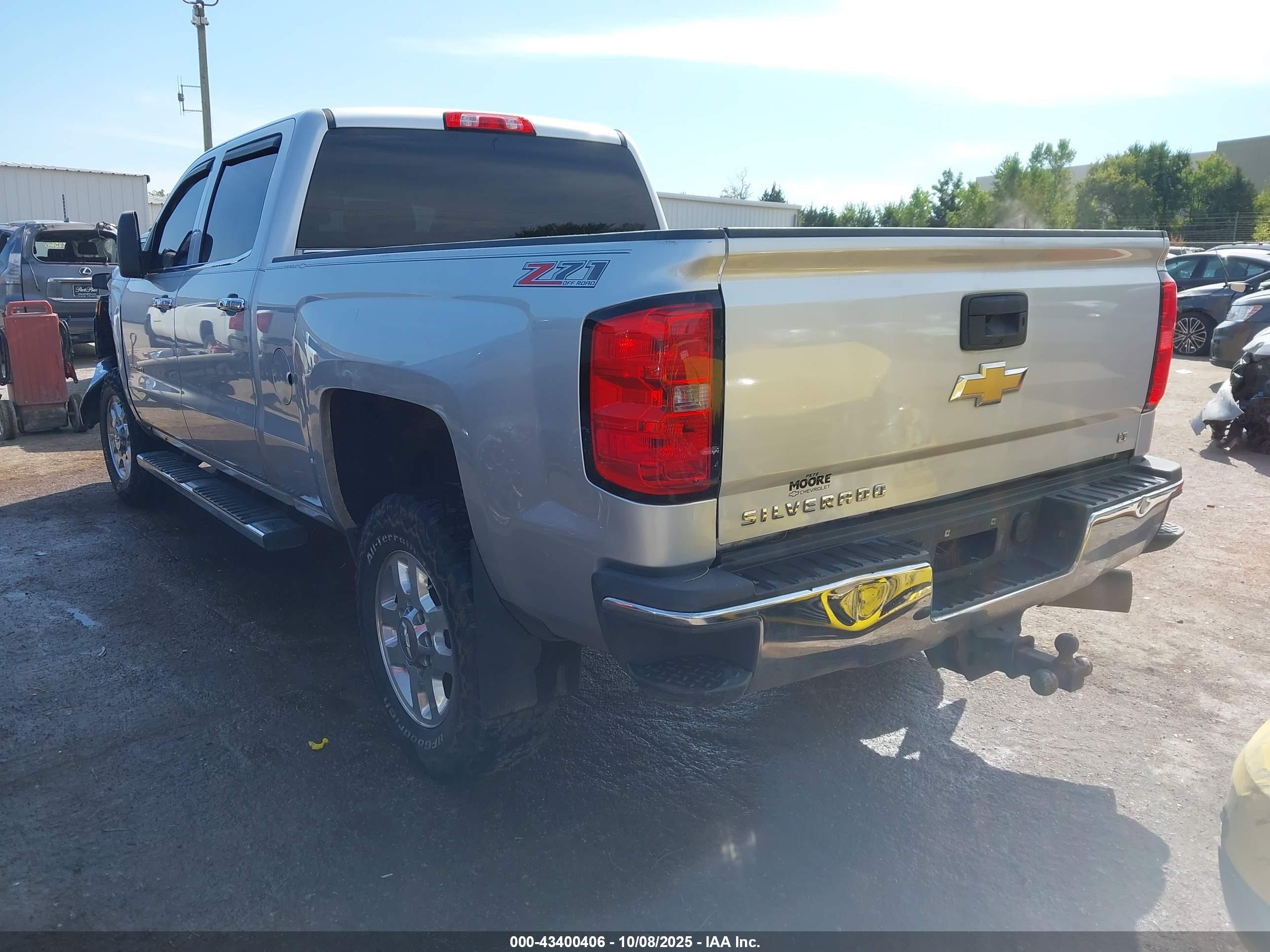 CHEVROLET SILVERADO image 3