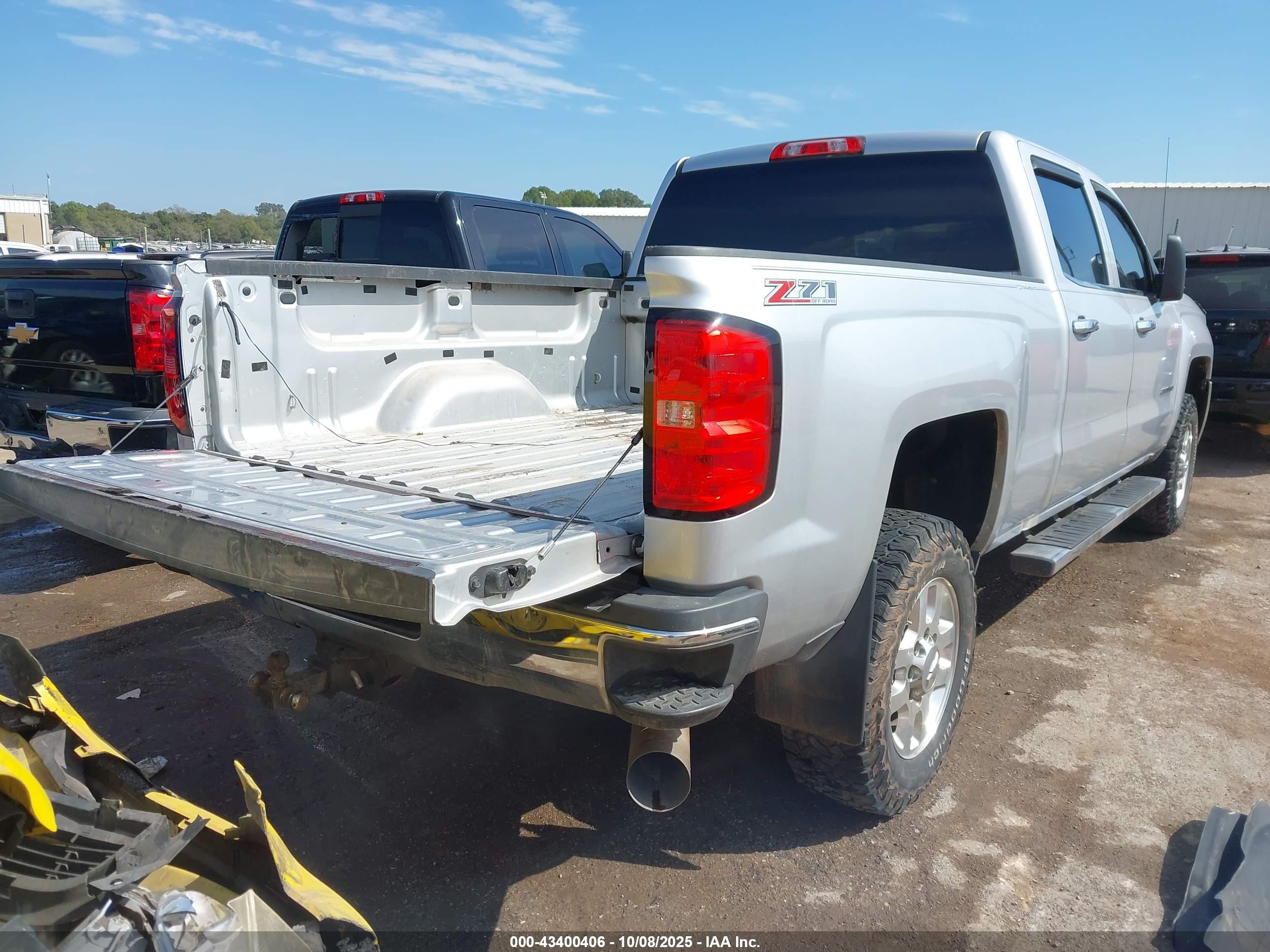 CHEVROLET SILVERADO image 4