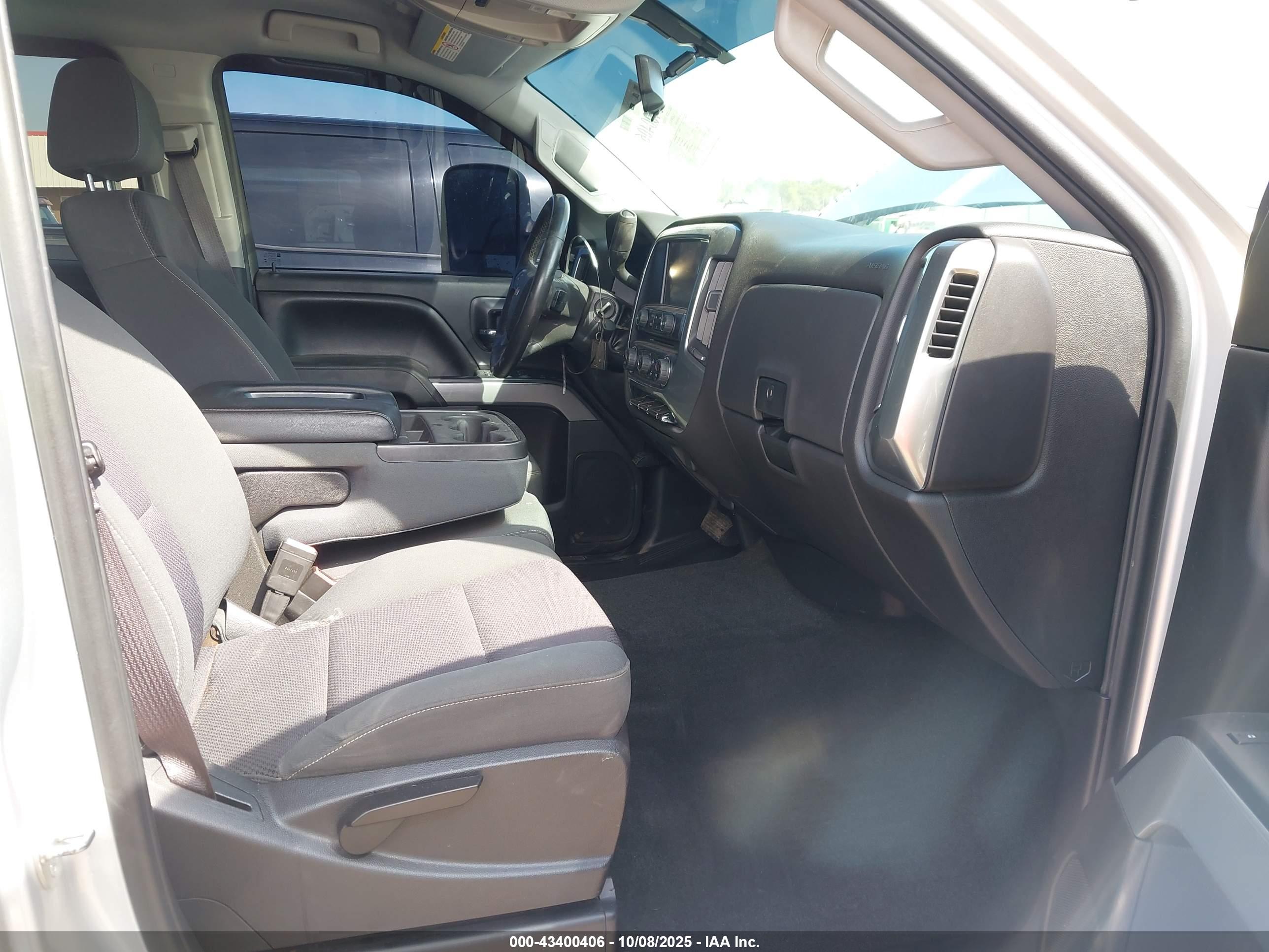 CHEVROLET SILVERADO image 5