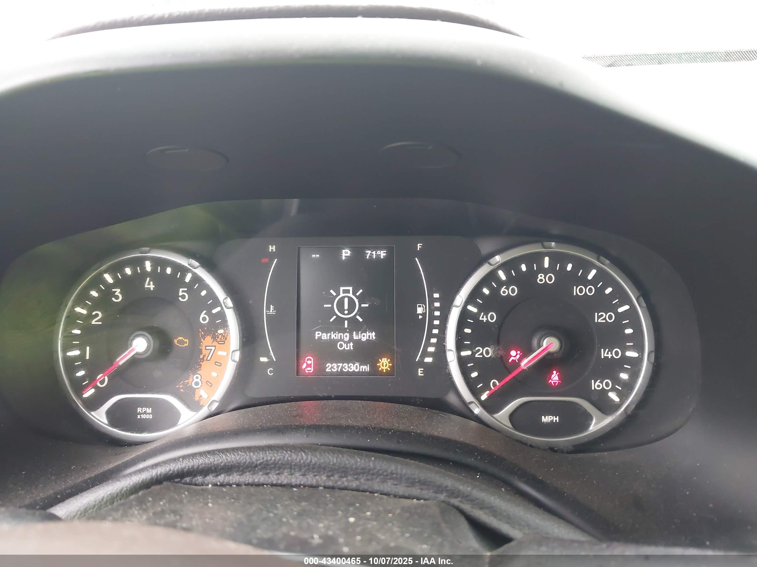 JEEP RENEGADE image 7