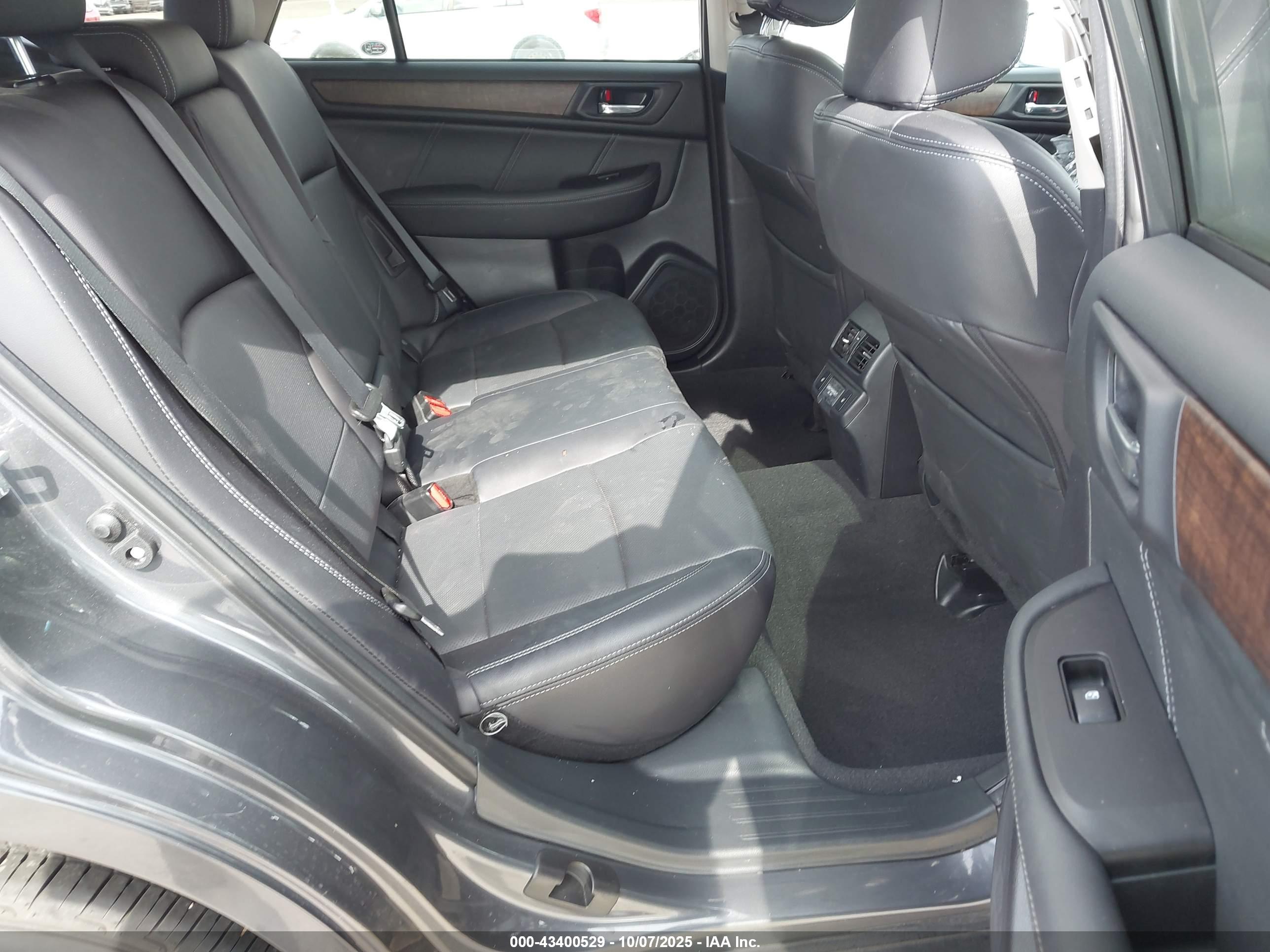 SUBARU OUTBACK image 8