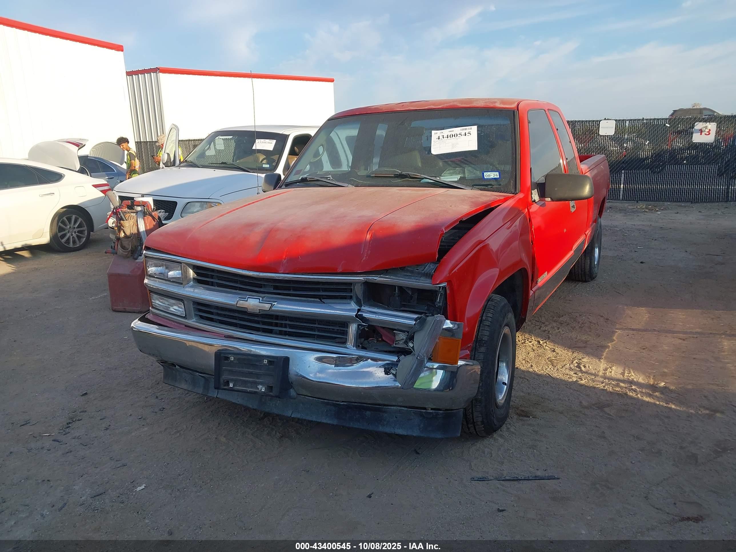 CHEVROLET C1500 image 2