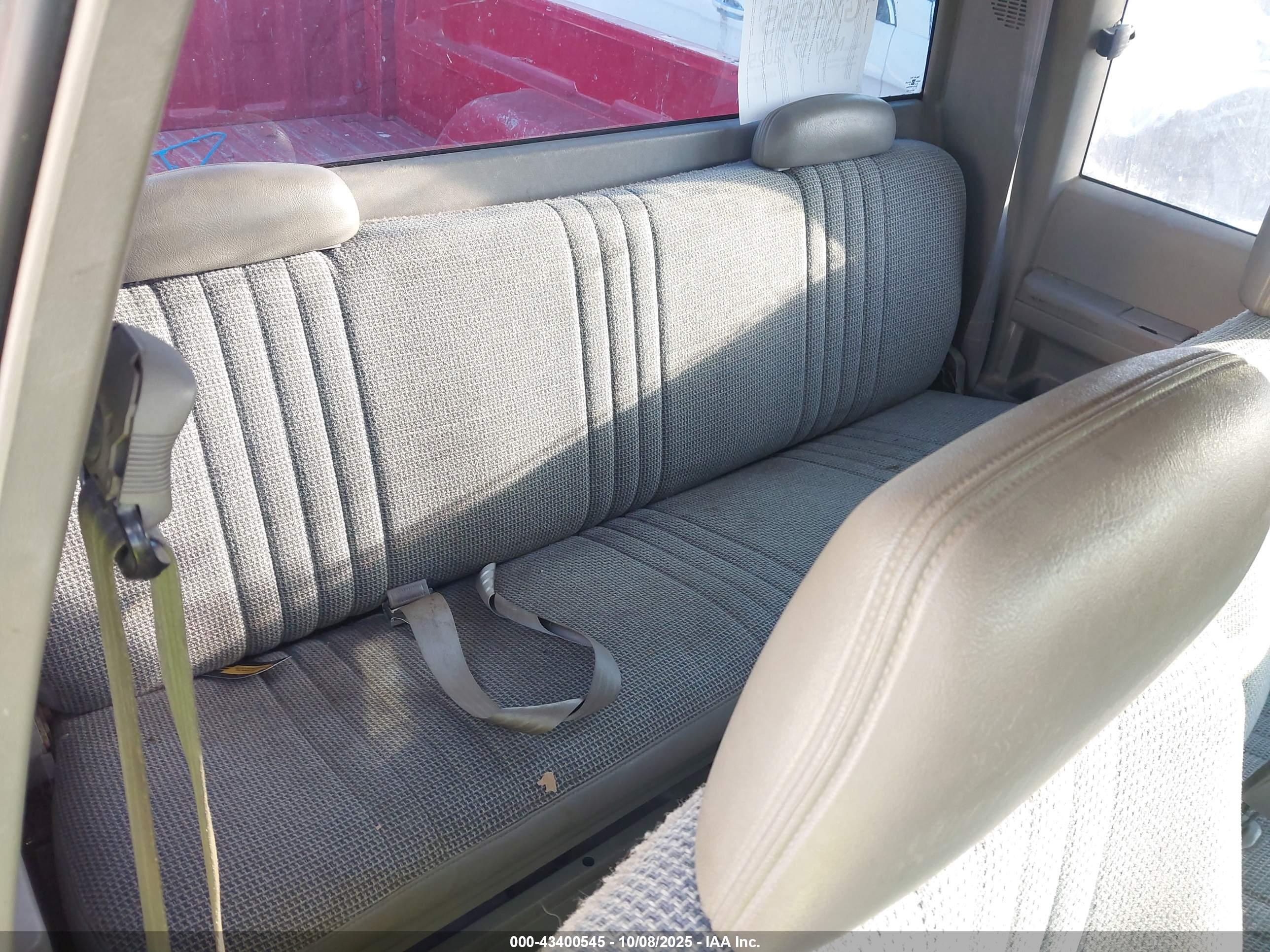 CHEVROLET C1500 image 8