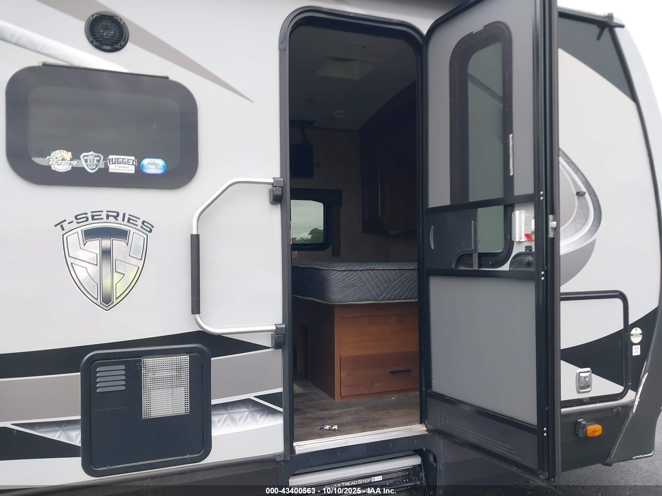 OUTDOORS RV image 5