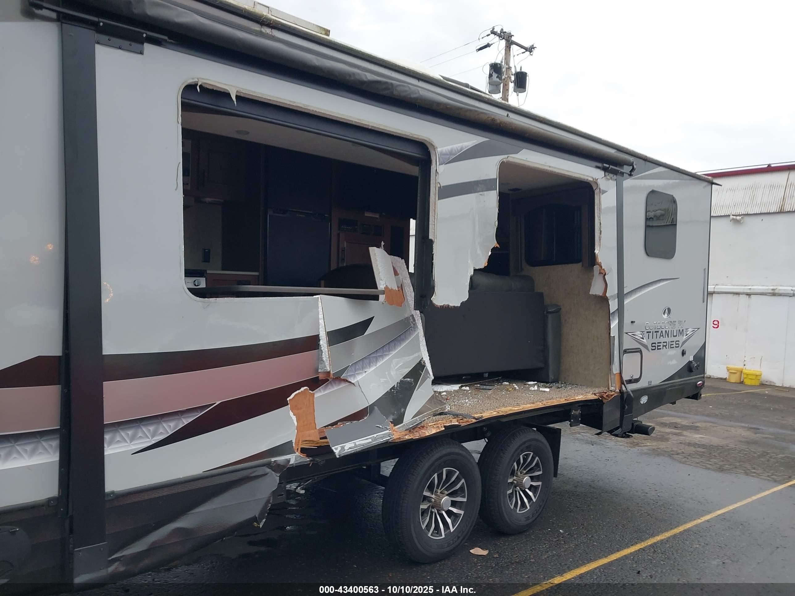 OUTDOORS RV image 6
