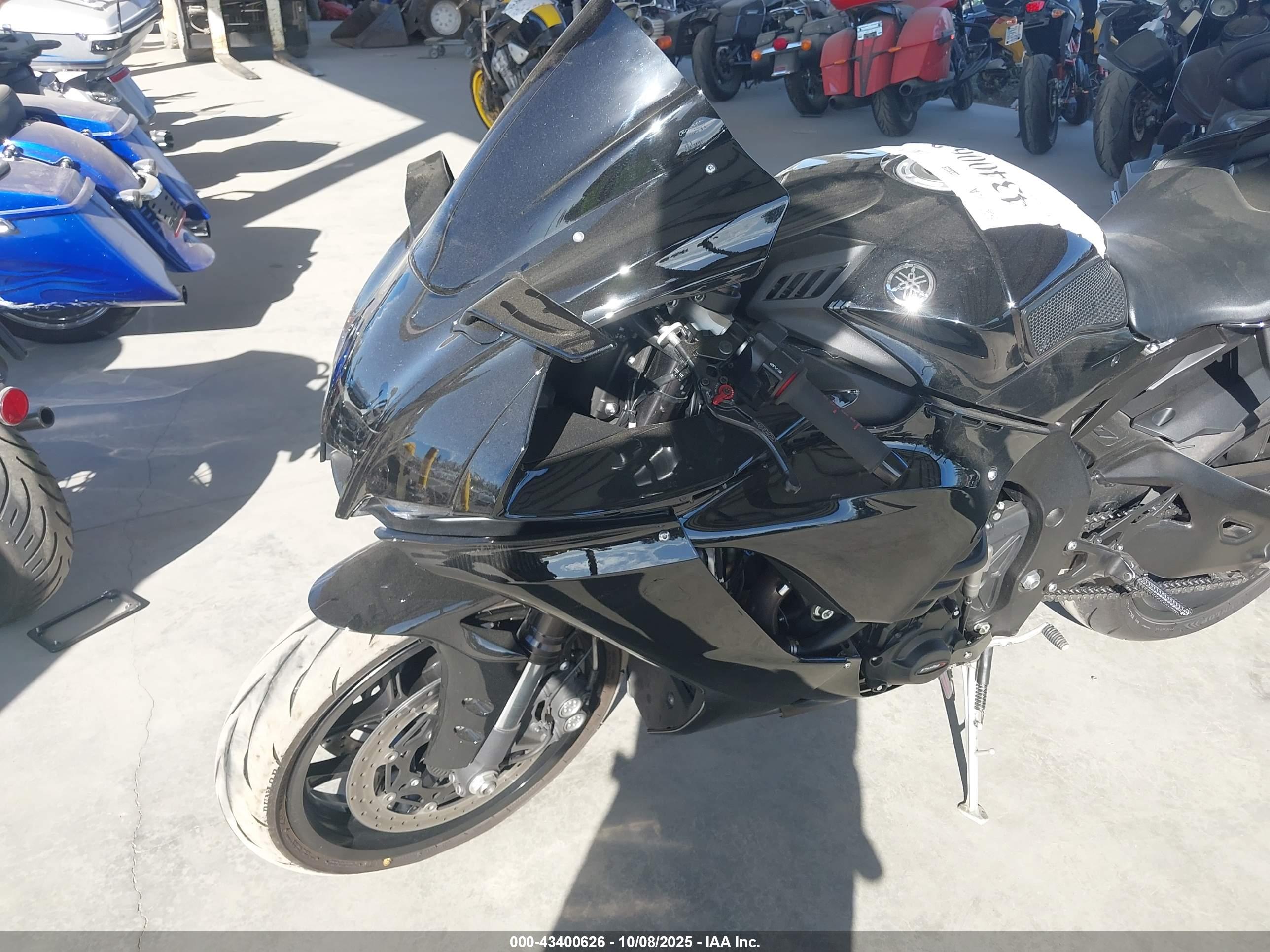 YAMAHA YZFR1 image 2