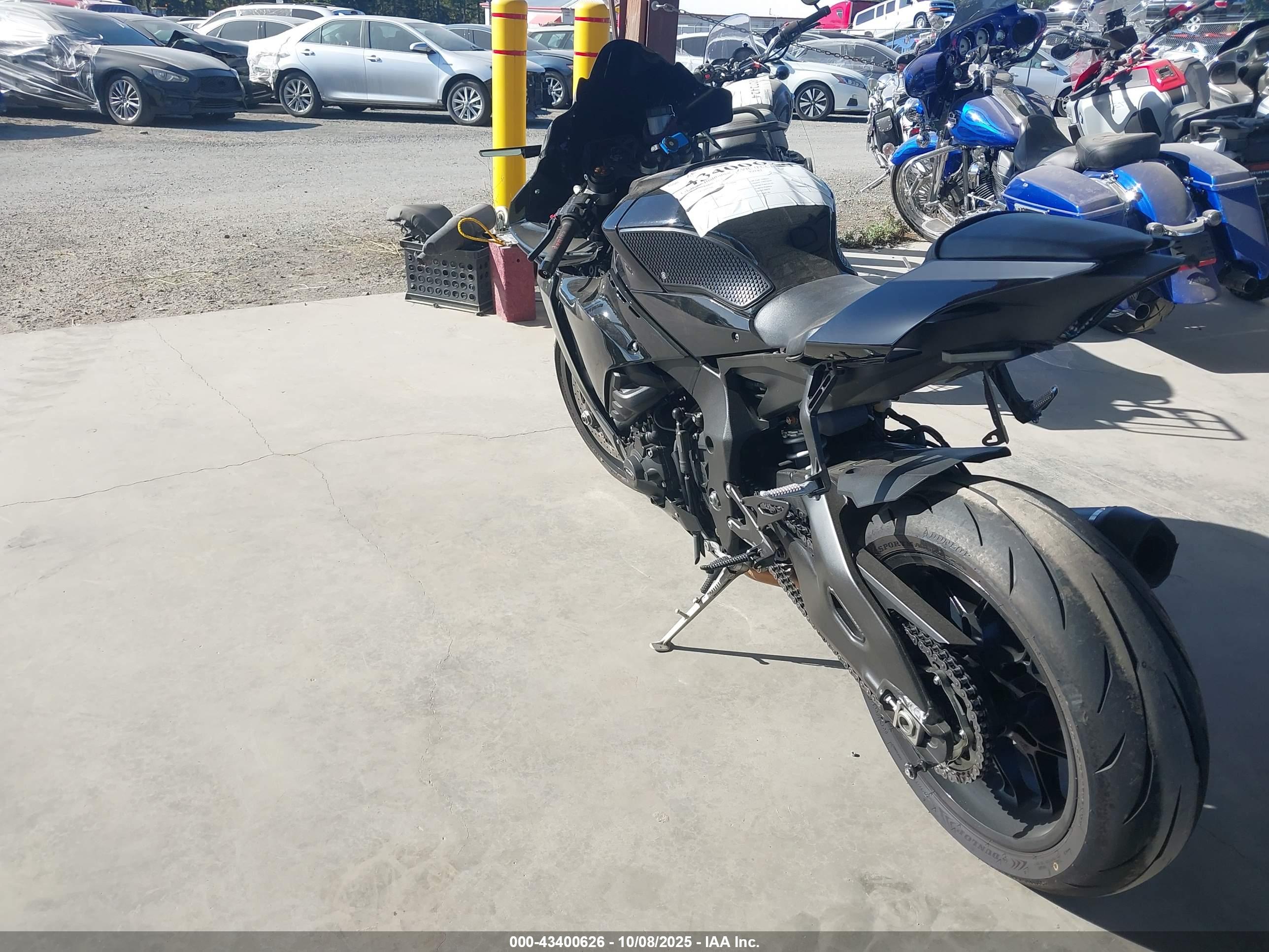 YAMAHA YZFR1 image 3