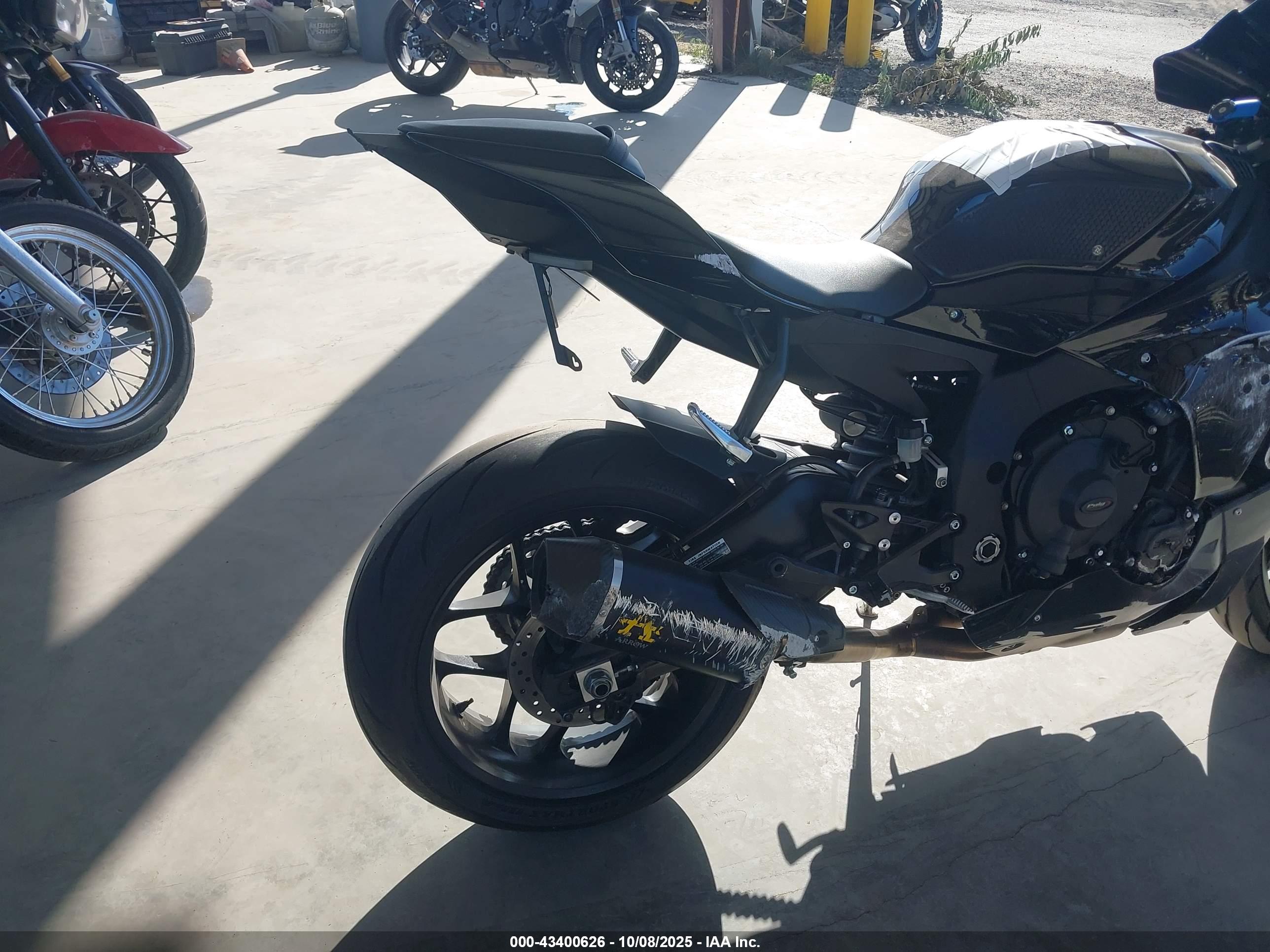 YAMAHA YZFR1 image 4