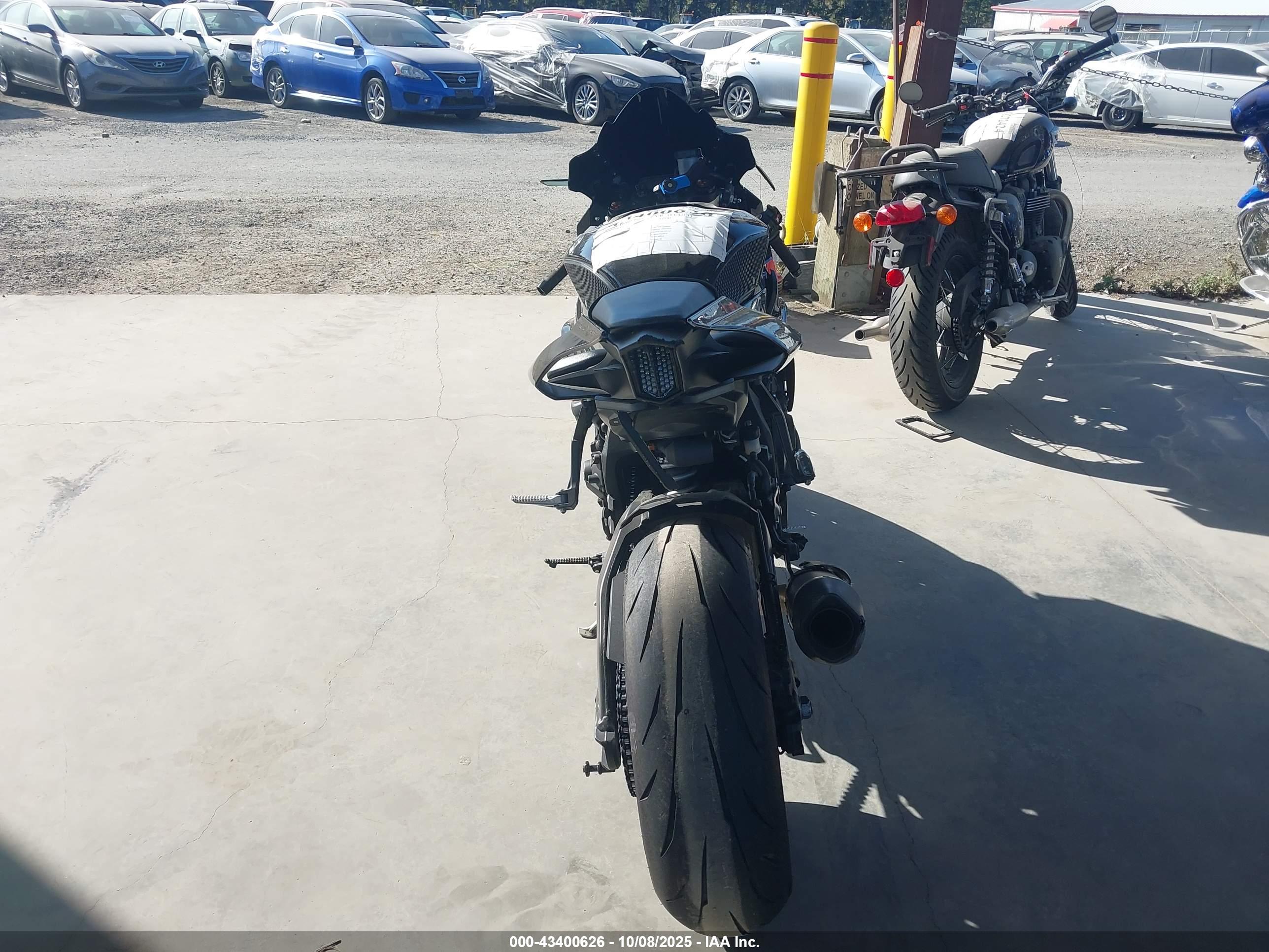 YAMAHA YZFR1 image 6
