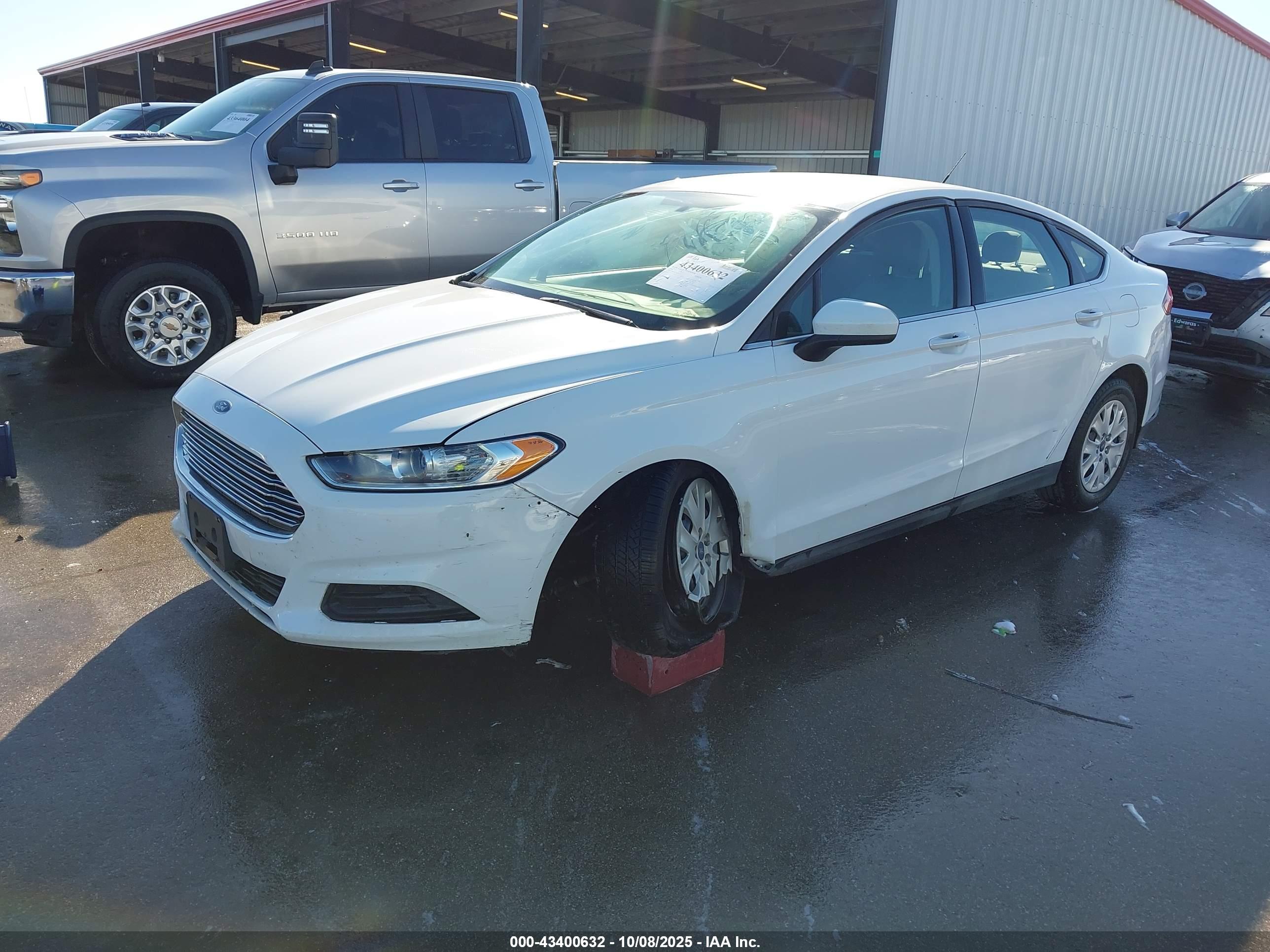 FORD FUSION image 2