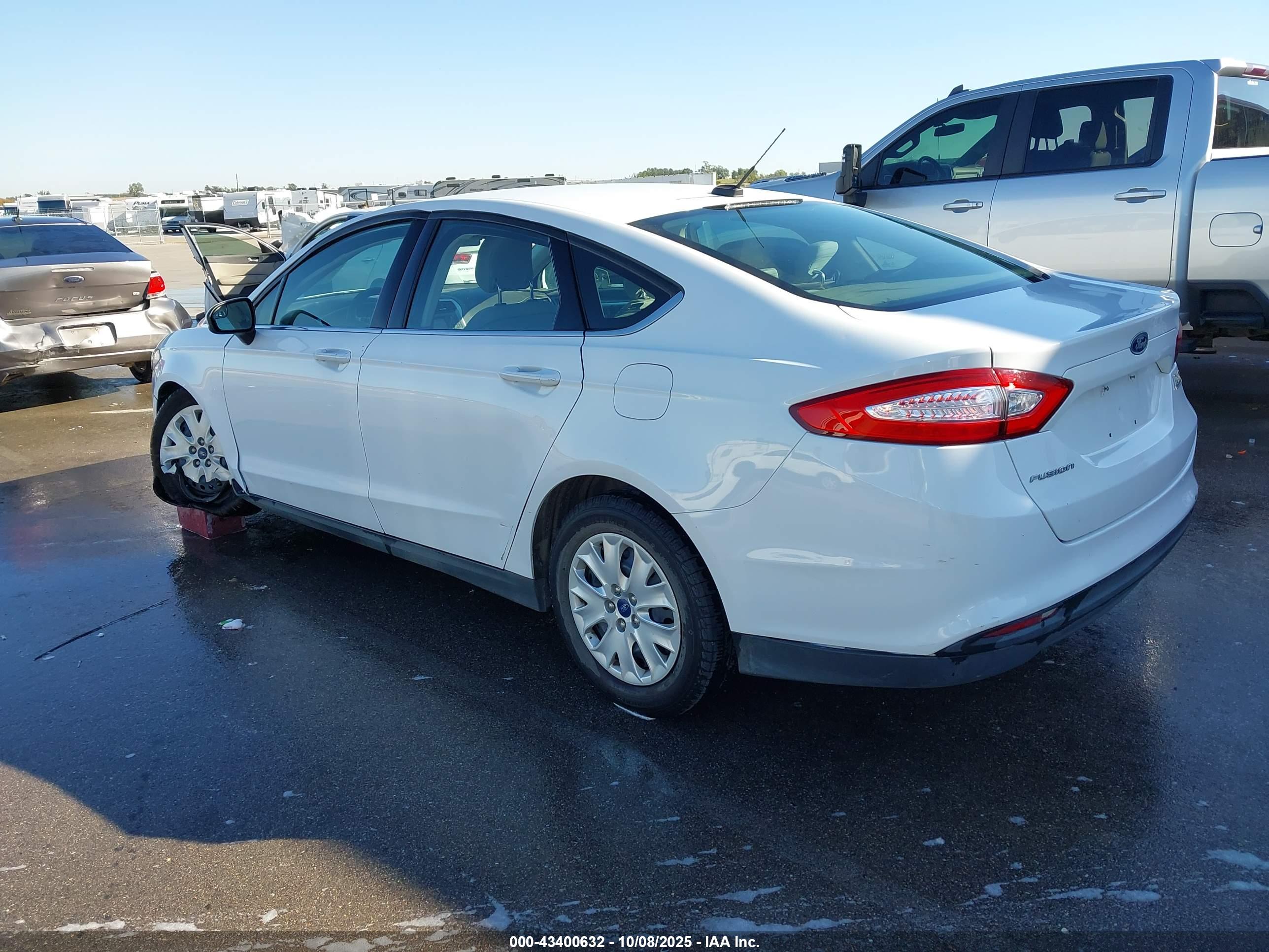 FORD FUSION image 3