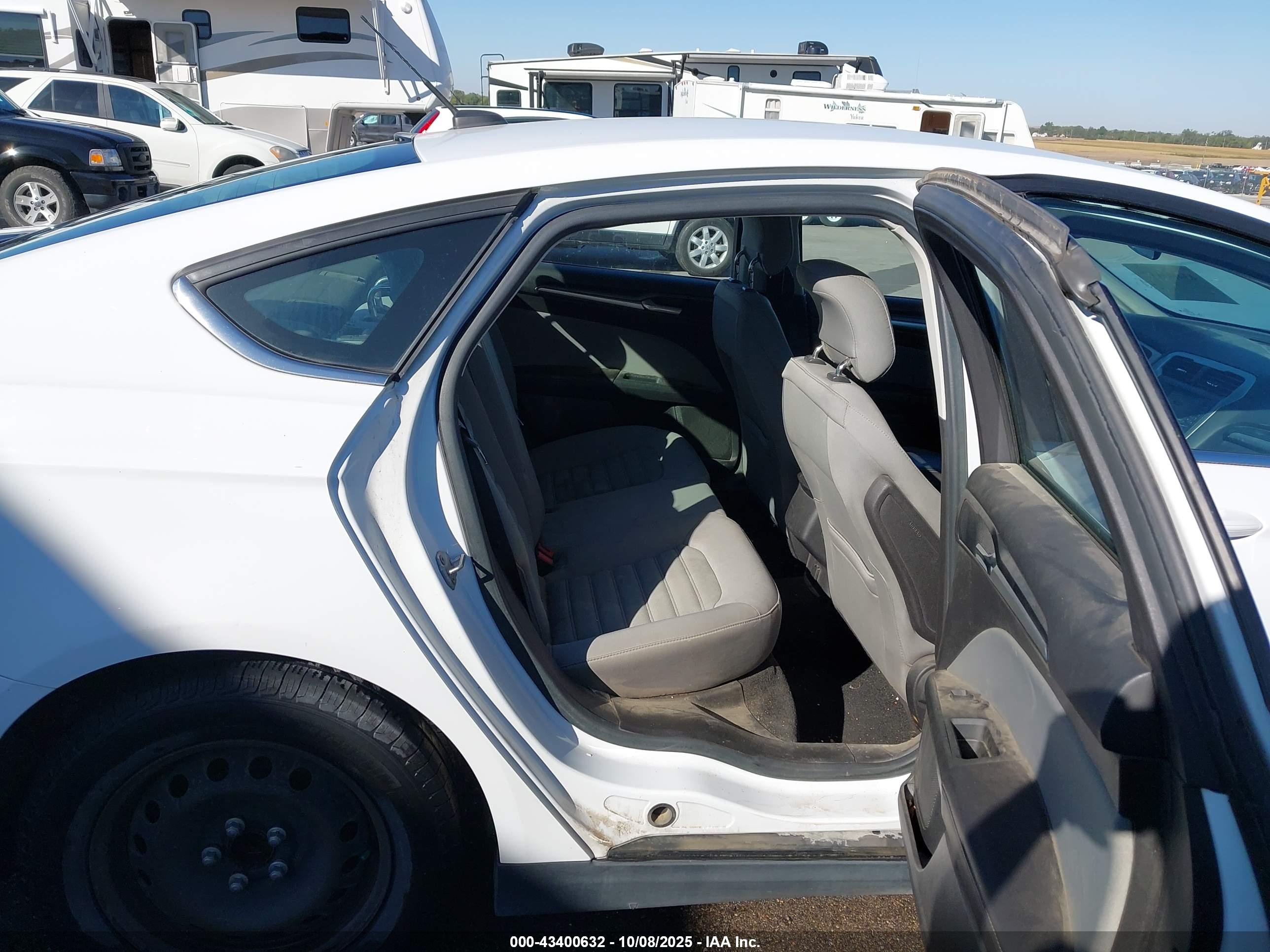 FORD FUSION image 8