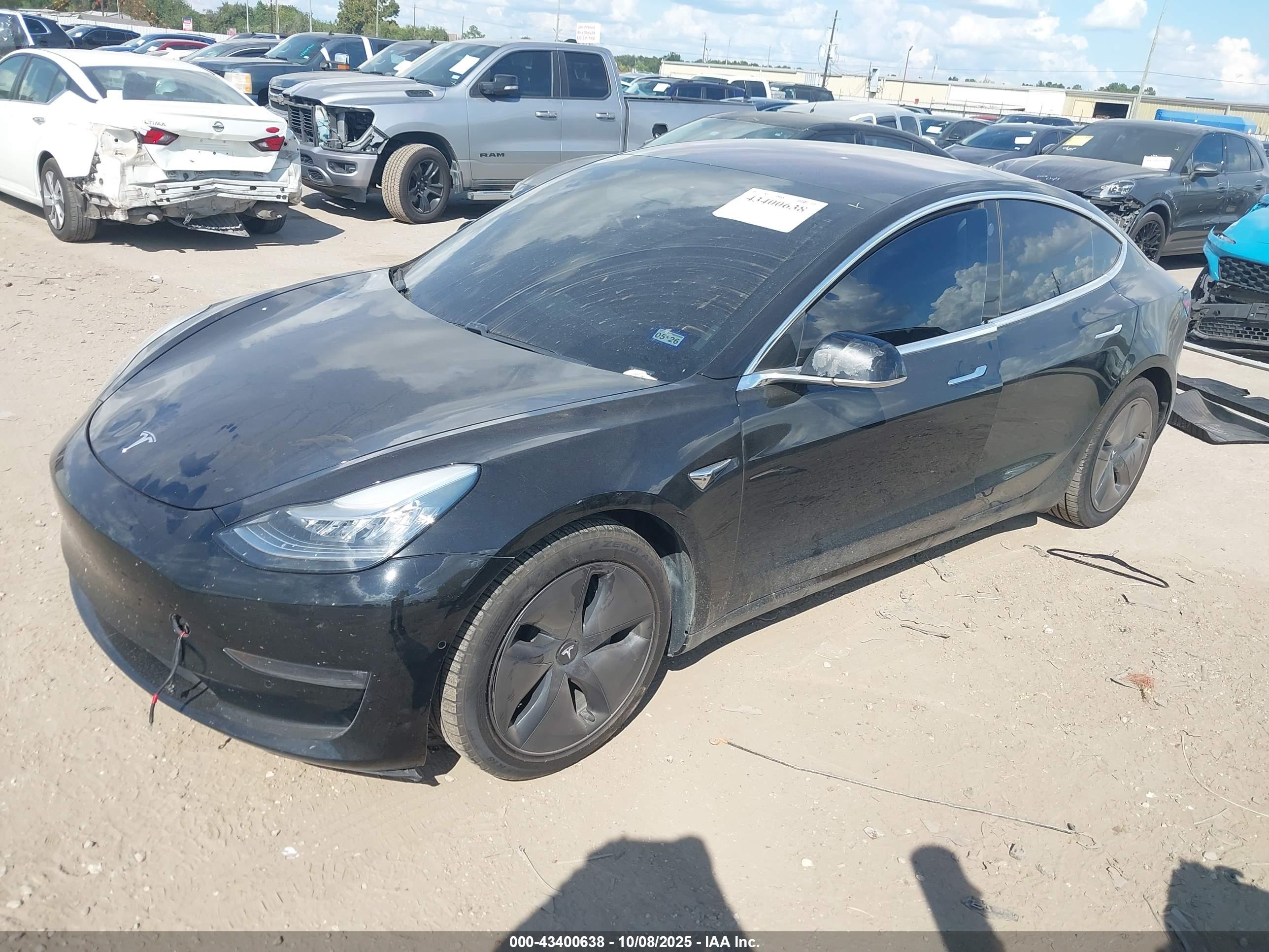 TESLA MODEL image 2