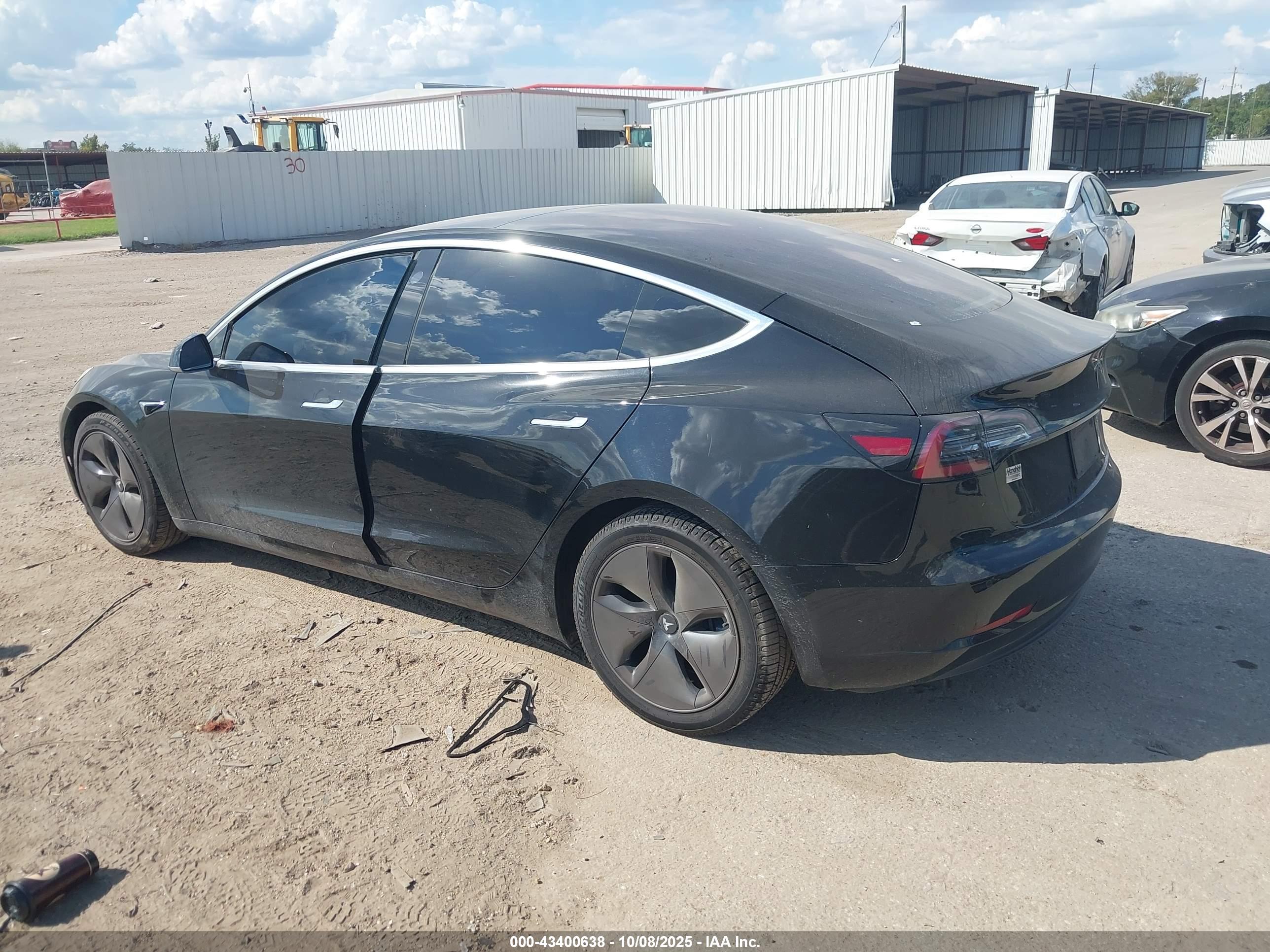 TESLA MODEL image 3
