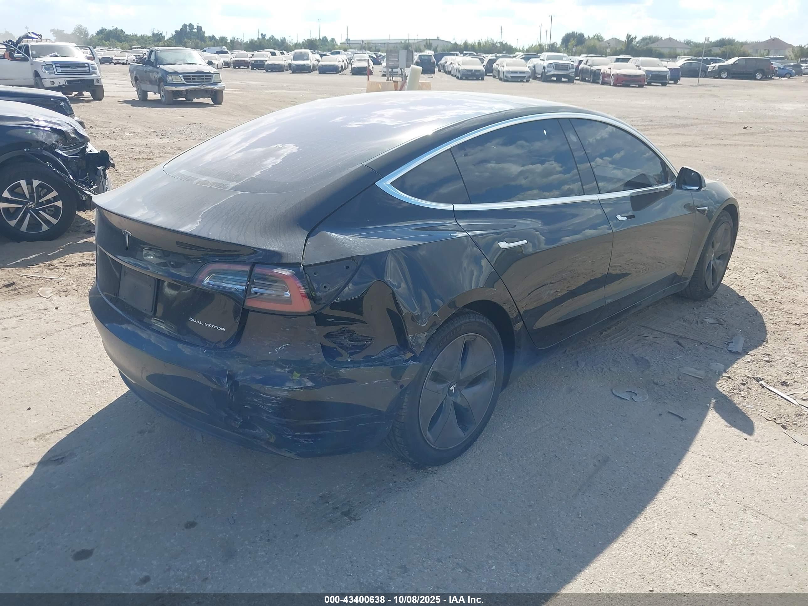 TESLA MODEL image 4