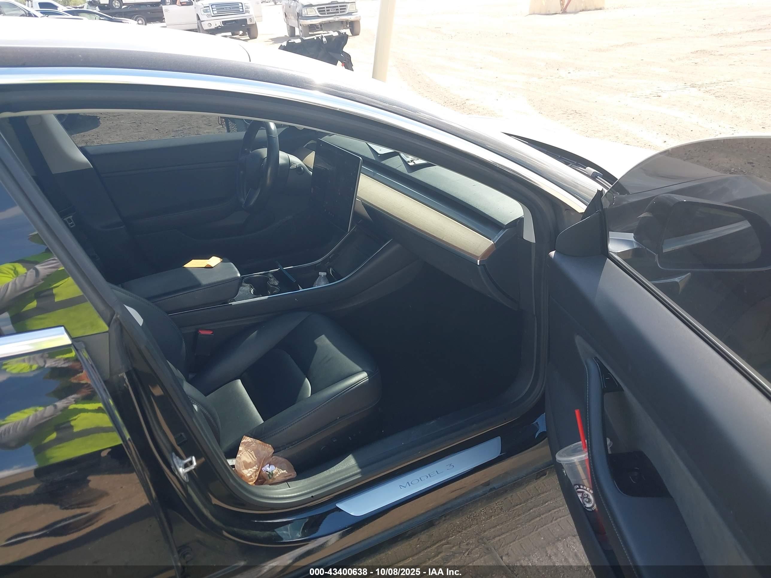 TESLA MODEL image 5
