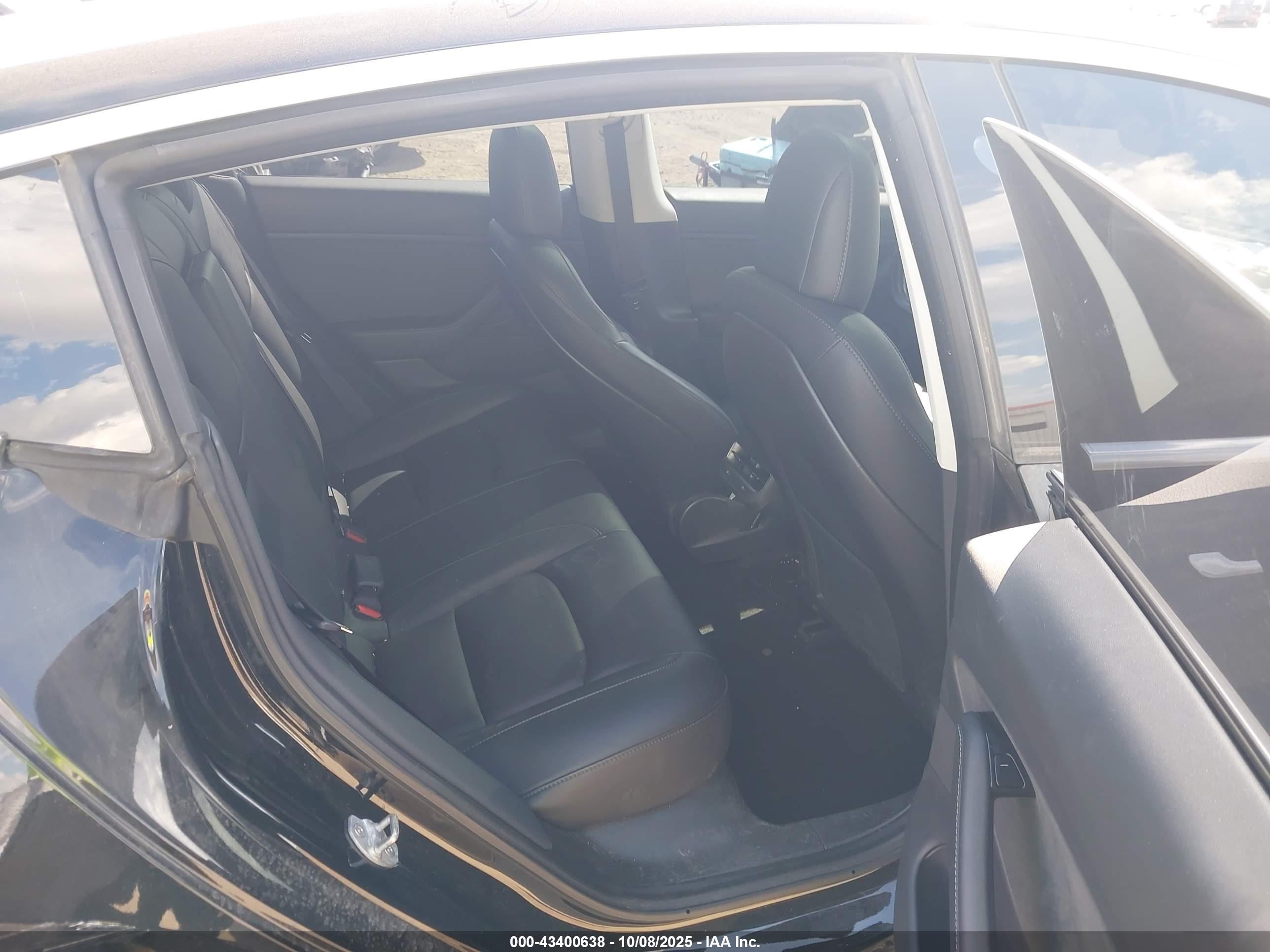 TESLA MODEL image 8
