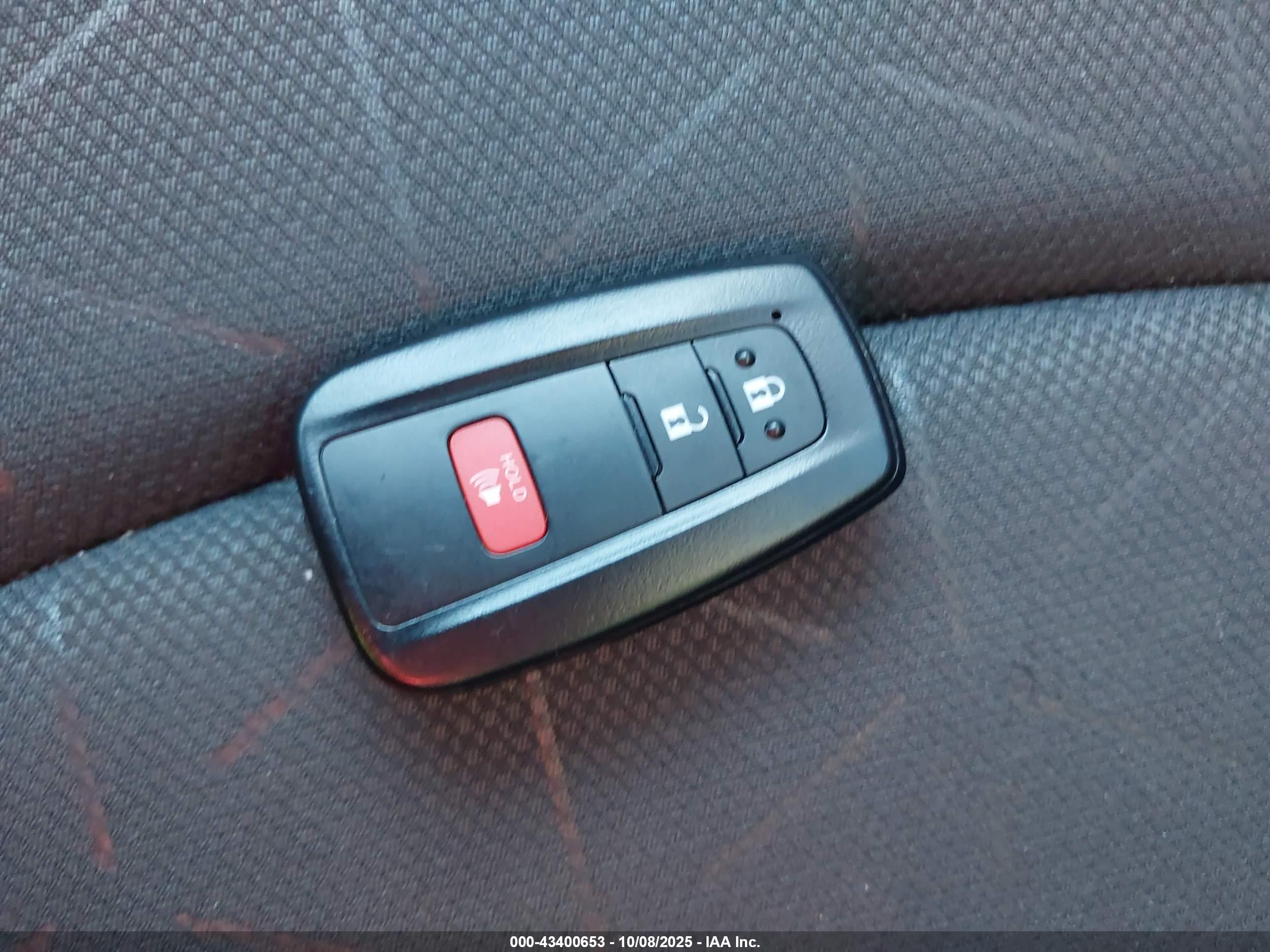 TOYOTA RAV4 image 11