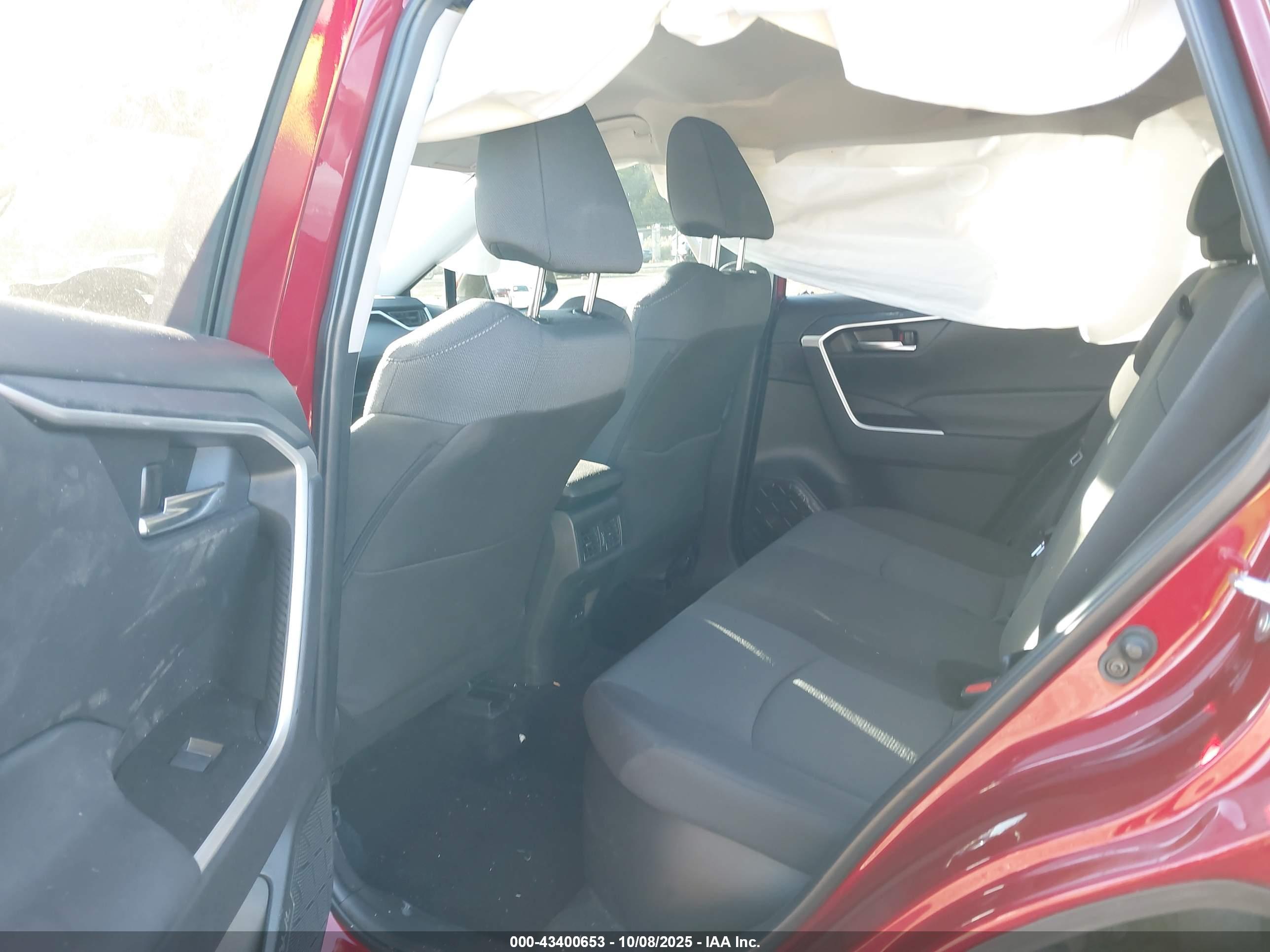 TOYOTA RAV4 image 8
