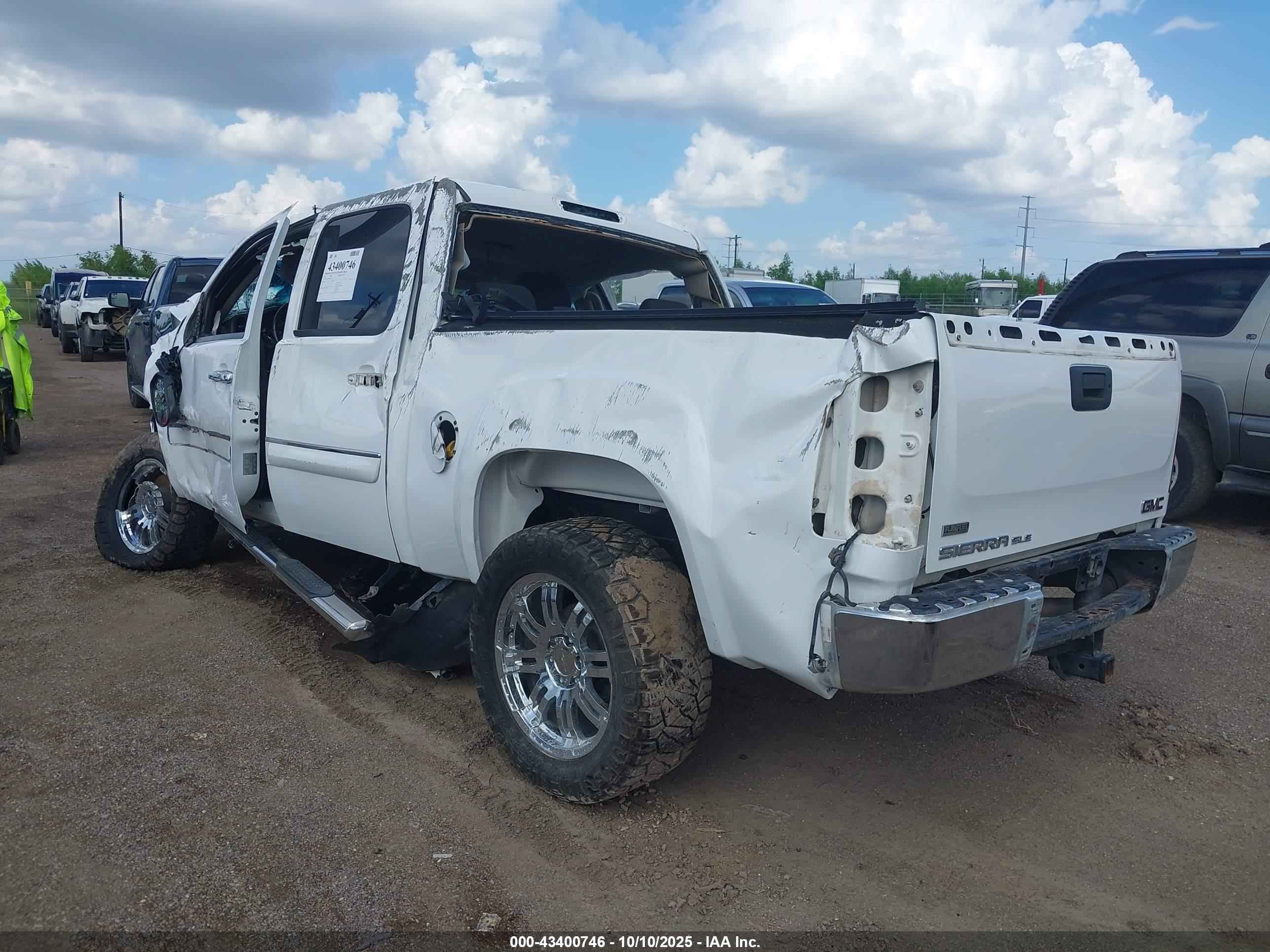 GMC SIERRA image 3