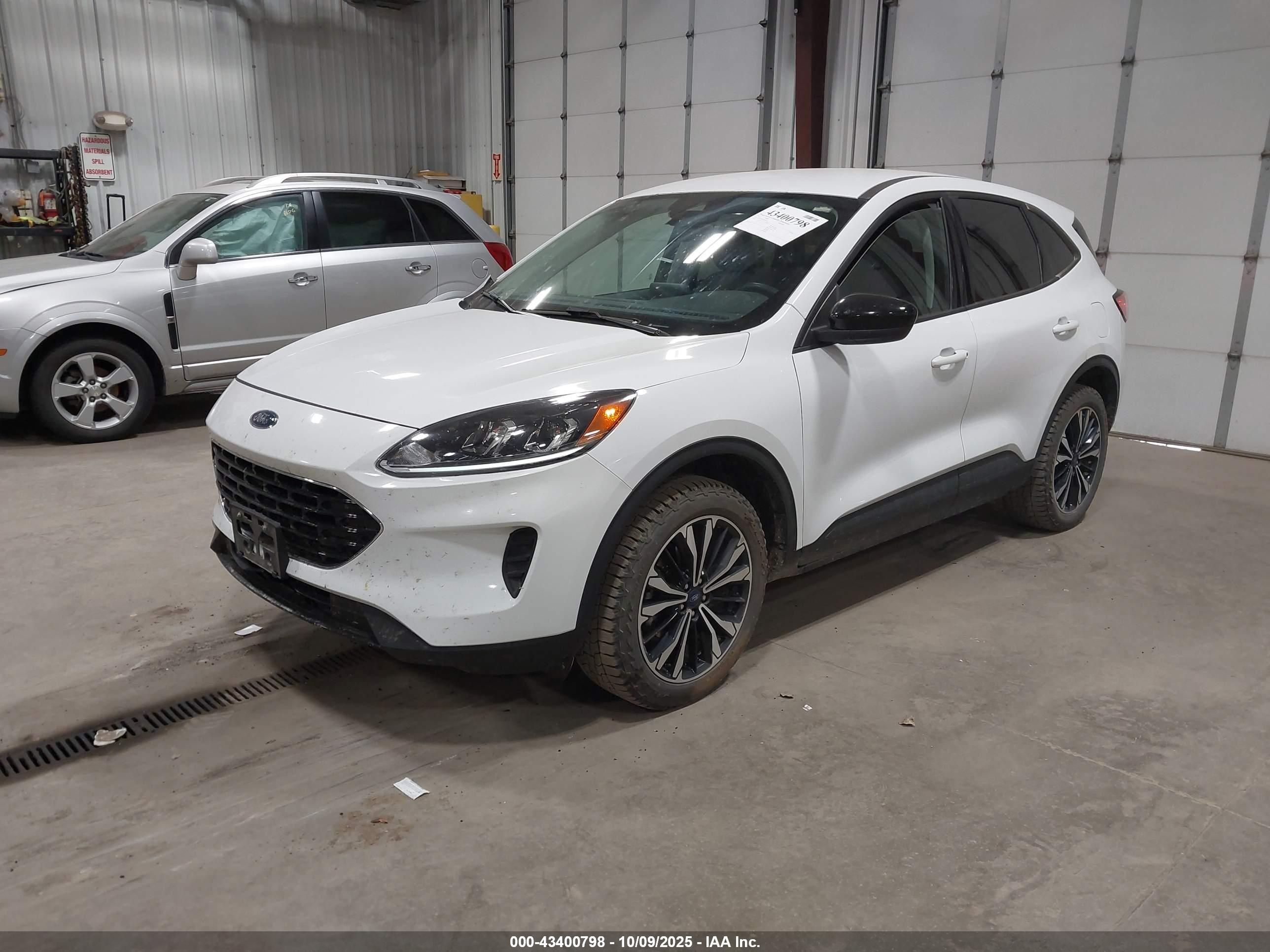 FORD ESCAPE image 2