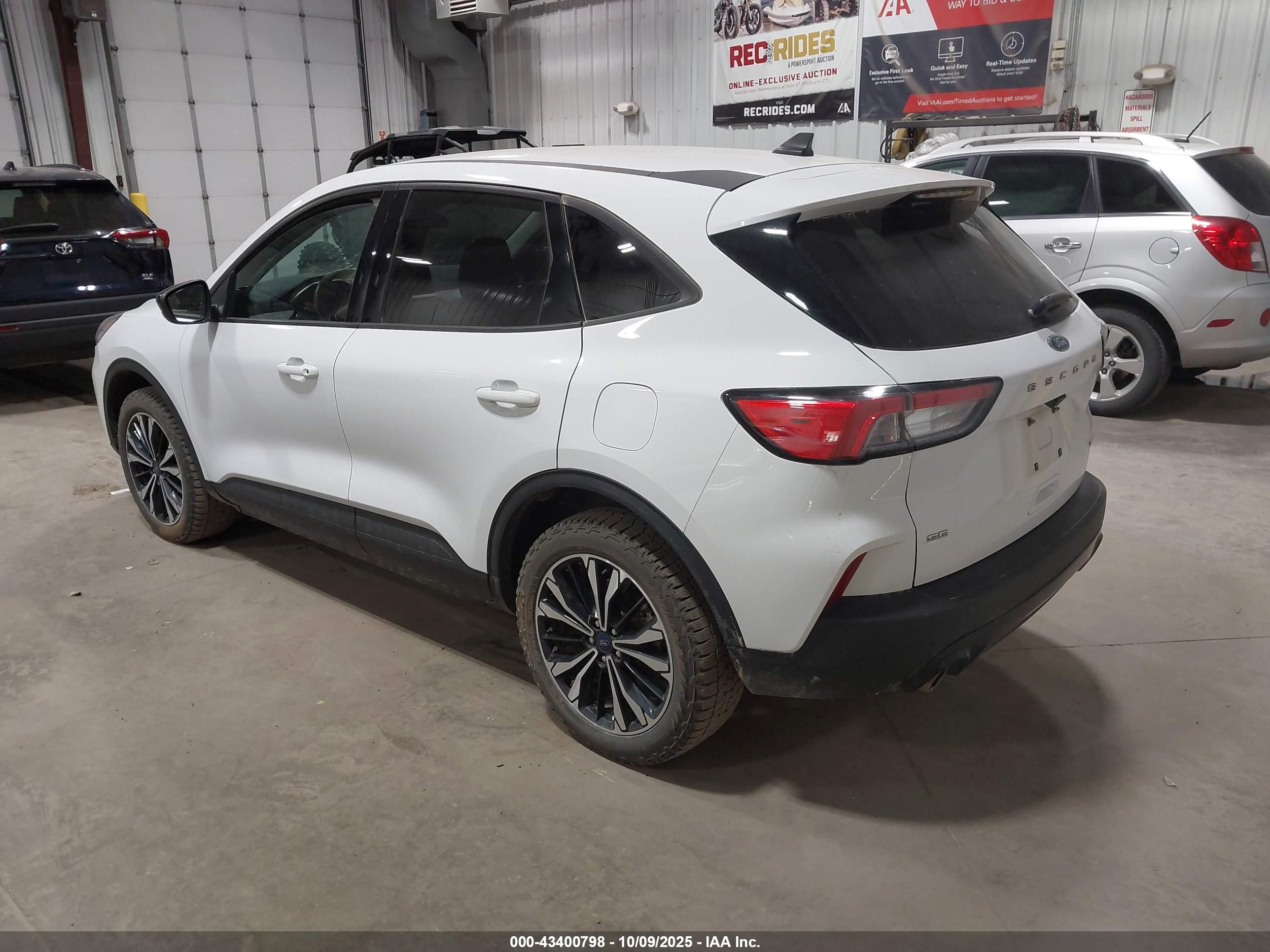 FORD ESCAPE image 3