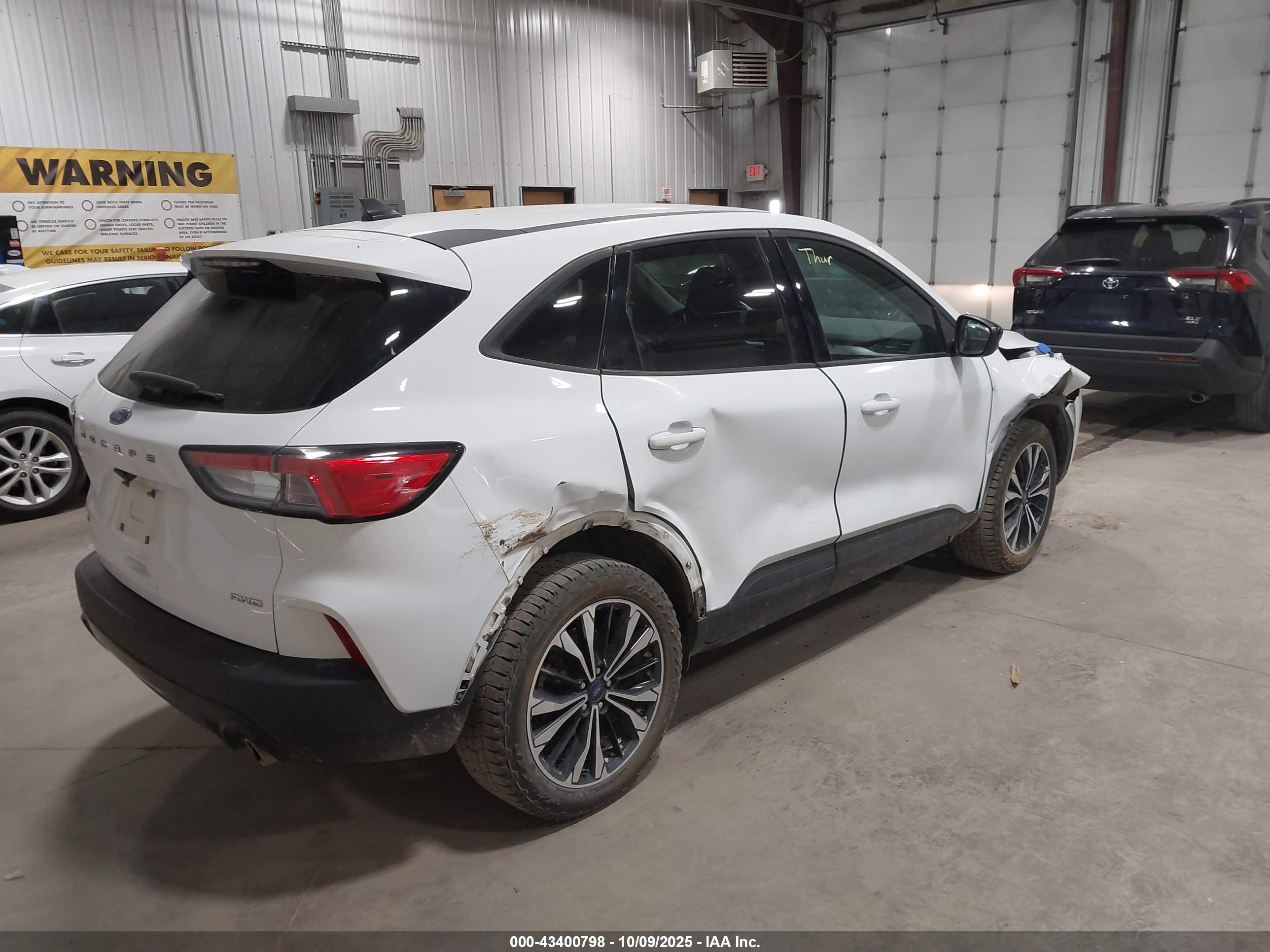 FORD ESCAPE image 4