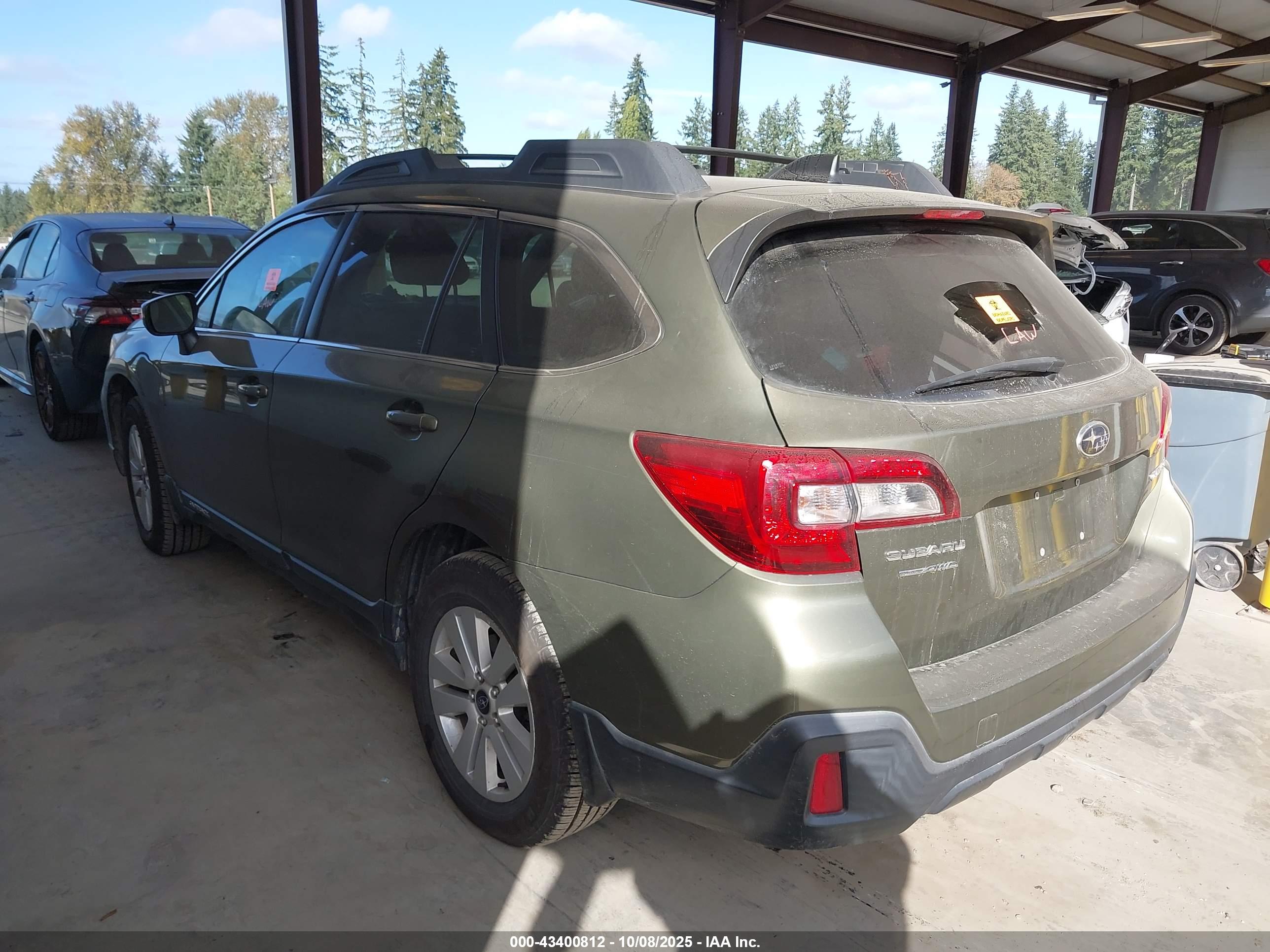 SUBARU OUTBACK image 3