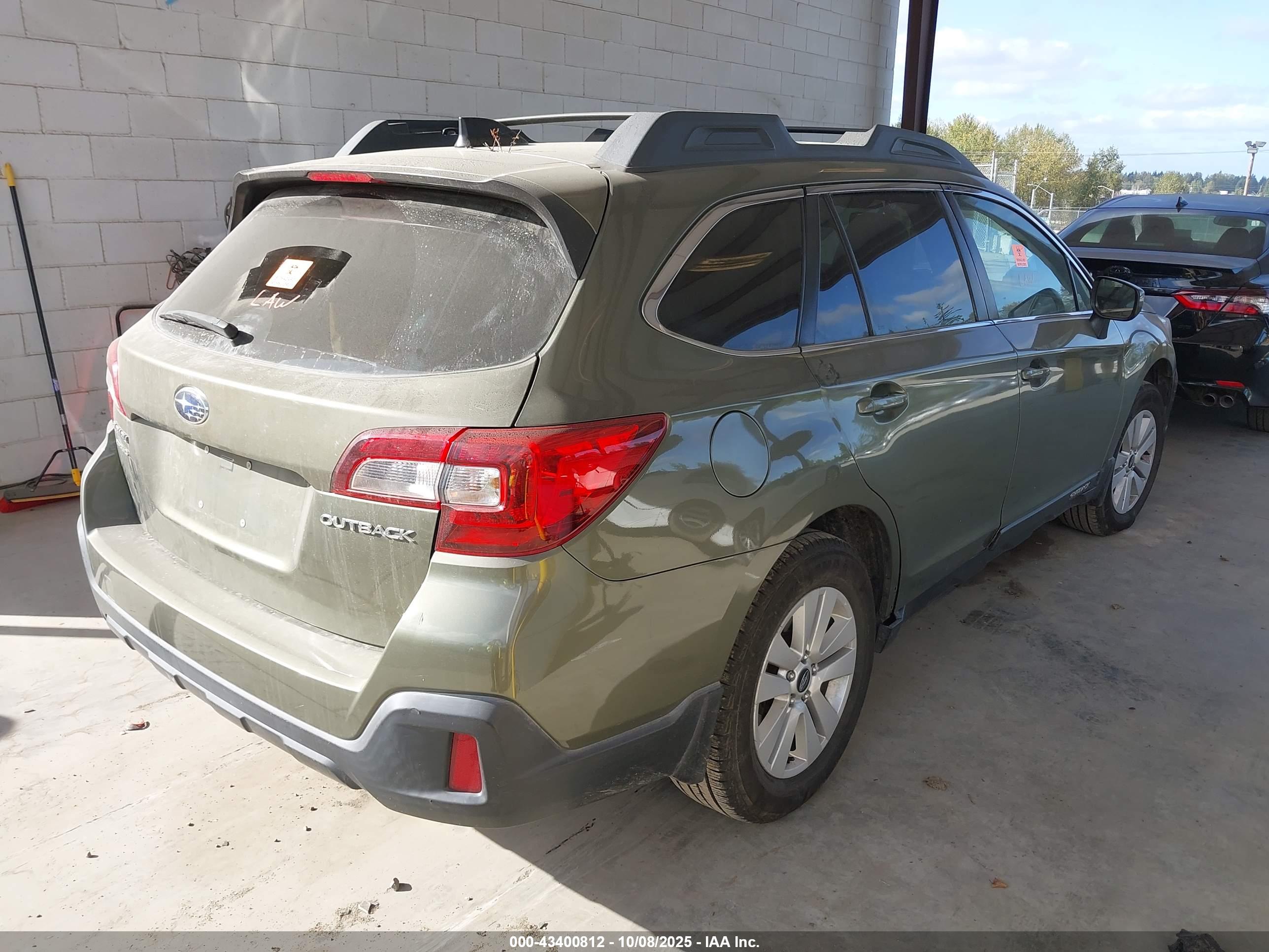SUBARU OUTBACK image 4