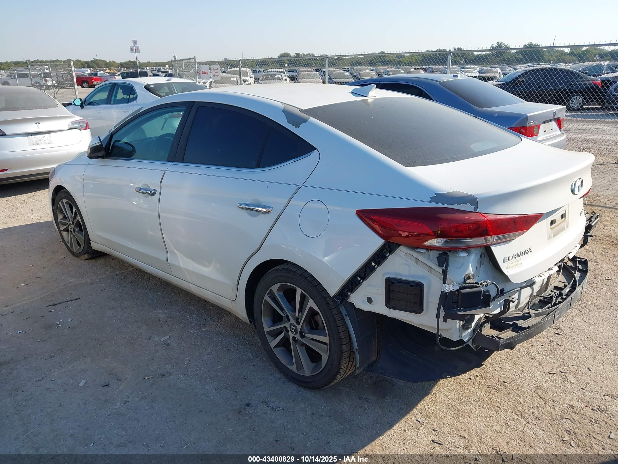 HYUNDAI ELANTRA image 3