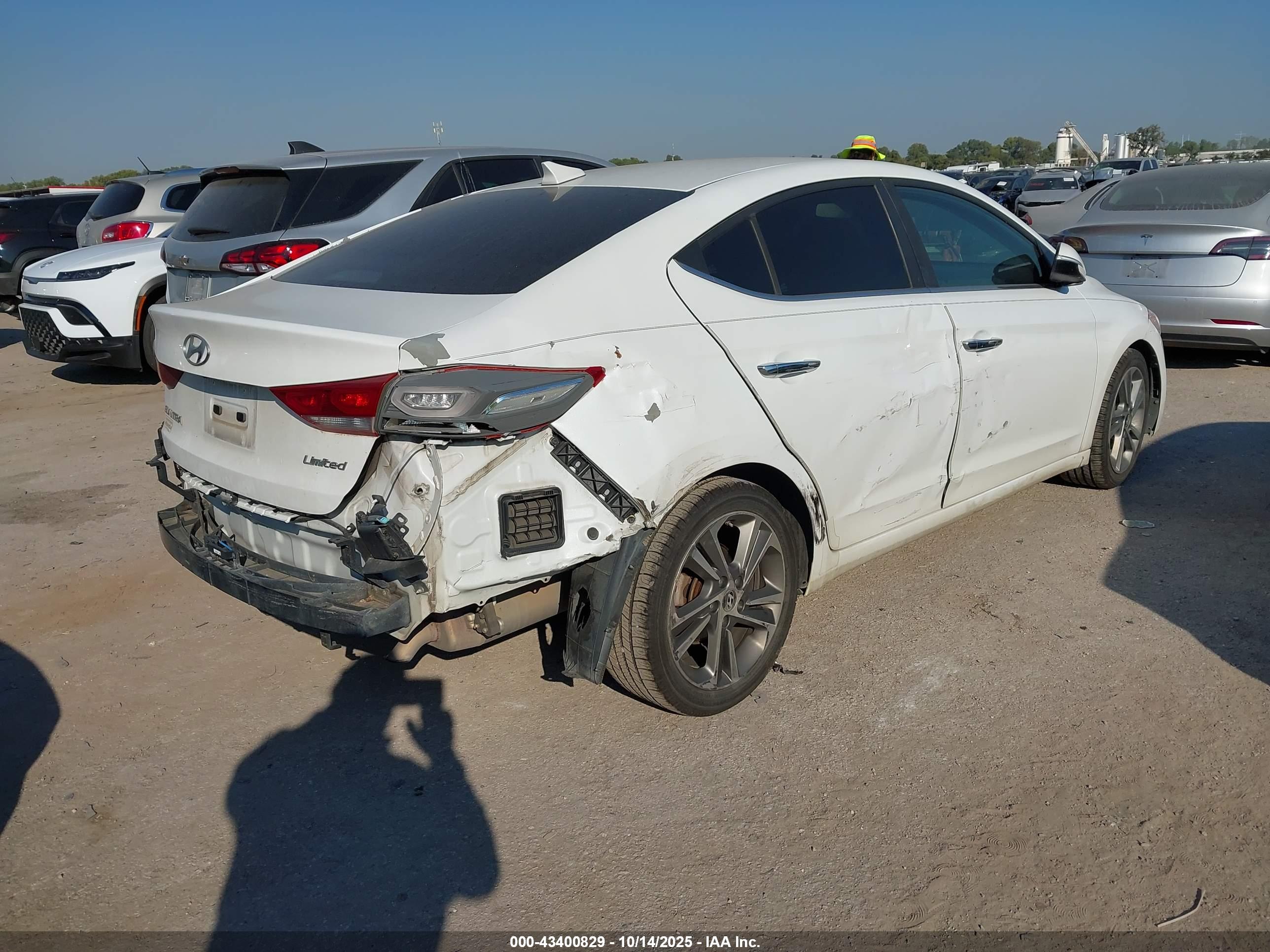 HYUNDAI ELANTRA image 4