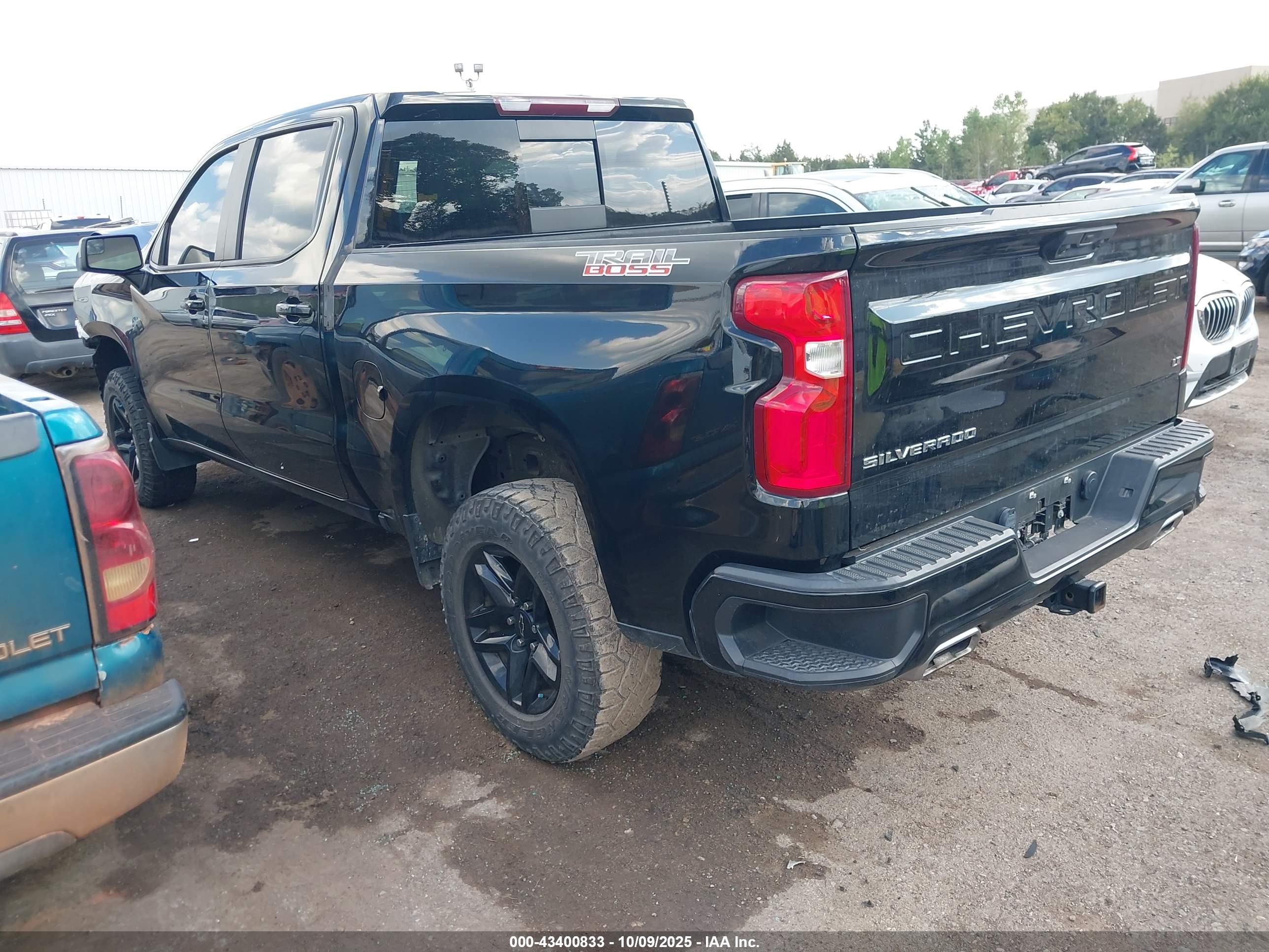 CHEVROLET SILVERADO image 3