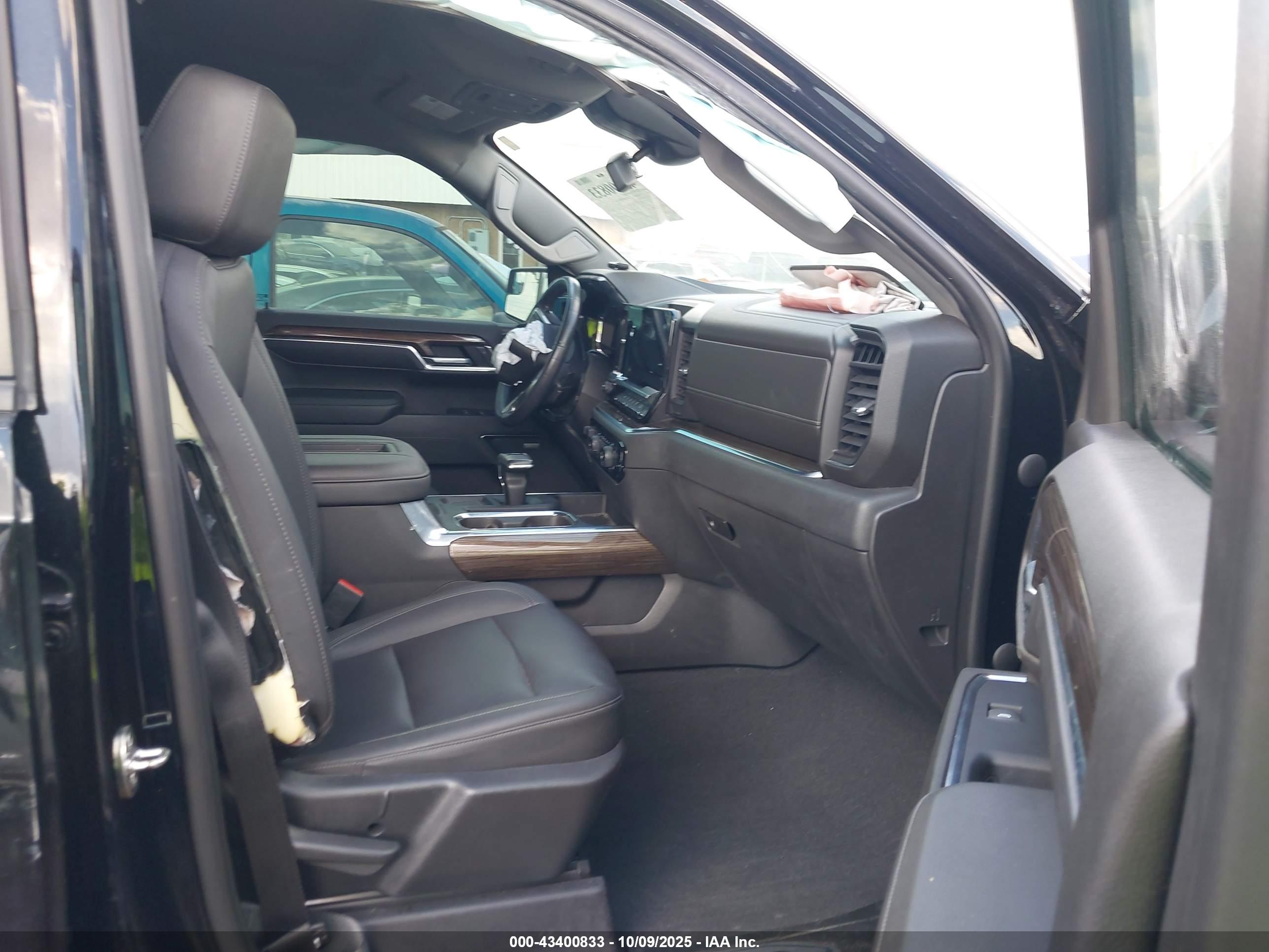 CHEVROLET SILVERADO image 5