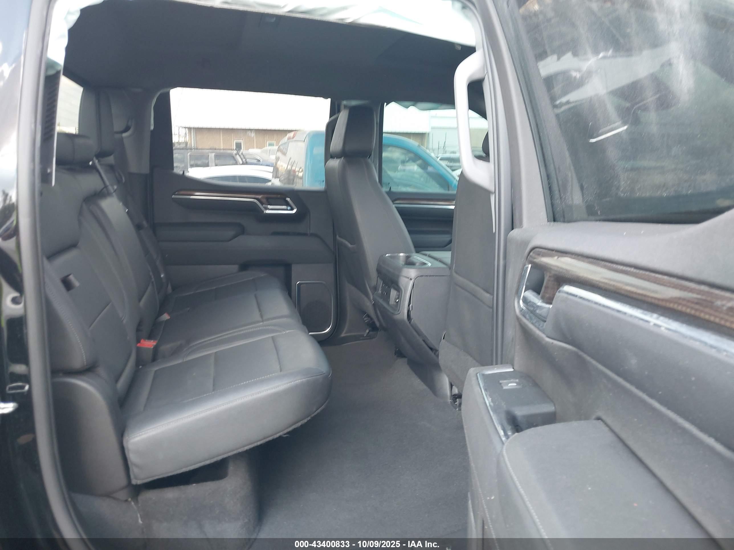 CHEVROLET SILVERADO image 8